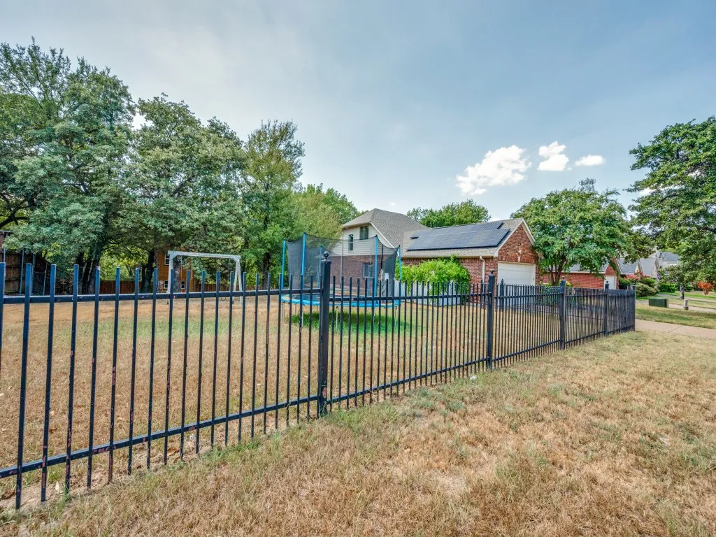 Single Family Residence For Sale in Tarrant County , 607 Biscayne Drive, Mansfield, Texas 76063, 5 Bedroom, 2 Bathroom, 2 Garage spaces, 2,729 Sqft, built in 2001, mls#21390472, Real Estate Agent in Mansfield, Homes For Sale in Tarrant county, Homes For Sale in Mansfield, Realtor in Mansfield Texas, Real Estate Brokerage Independent Realty Texas, Luminita Cordes Realtor