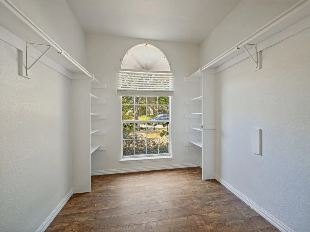 Single Family Residence For Sale in Tarrant County , 607 Biscayne Drive, Mansfield, Texas 76063, 5 Bedroom, 2 Bathroom, 2 Garage spaces, 2,729 Sqft, built in 2001, mls#21390472, Real Estate Agent in Mansfield, Homes For Sale in Tarrant county, Homes For Sale in Mansfield, Realtor in Mansfield Texas, Real Estate Brokerage Independent Realty Texas, Luminita Cordes Realtor