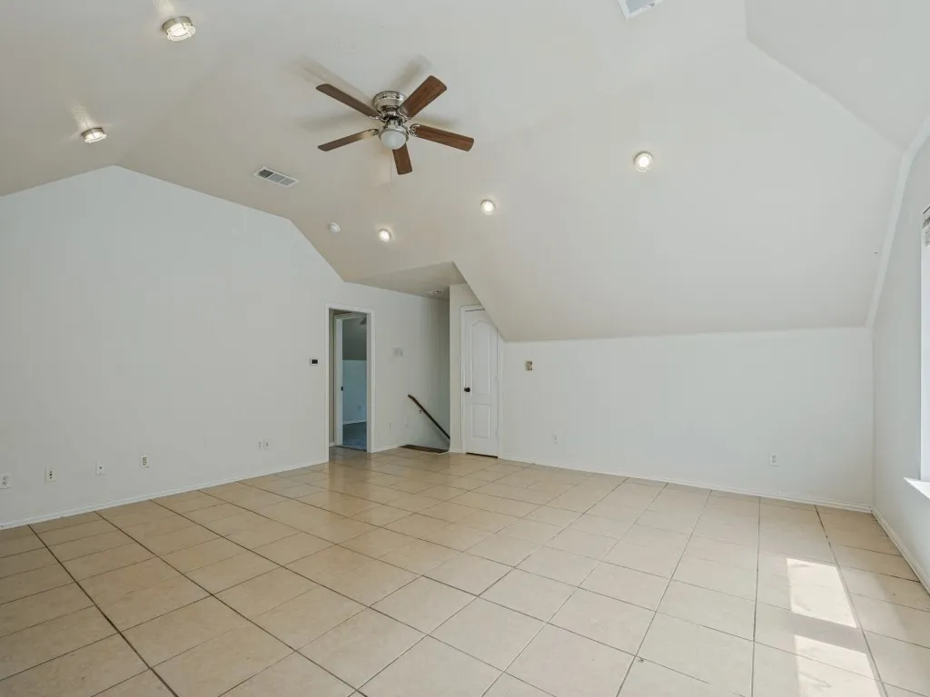 Single Family Residence For Sale in Tarrant County , 607 Biscayne Drive, Mansfield, Texas 76063, 5 Bedroom, 2 Bathroom, 2 Garage spaces, 2,729 Sqft, built in 2001, mls#21390472, Real Estate Agent in Mansfield, Homes For Sale in Tarrant county, Homes For Sale in Mansfield, Realtor in Mansfield Texas, Real Estate Brokerage Independent Realty Texas, Luminita Cordes Realtor