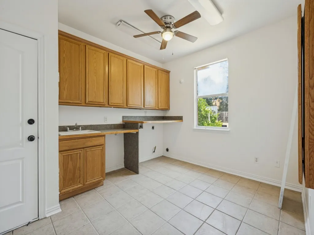 Single Family Residence For Sale in Tarrant County , 607 Biscayne Drive, Mansfield, Texas 76063, 5 Bedroom, 2 Bathroom, 2 Garage spaces, 2,729 Sqft, built in 2001, mls#21390472, Real Estate Agent in Mansfield, Homes For Sale in Tarrant county, Homes For Sale in Mansfield, Realtor in Mansfield Texas, Real Estate Brokerage Independent Realty Texas, Luminita Cordes Realtor
