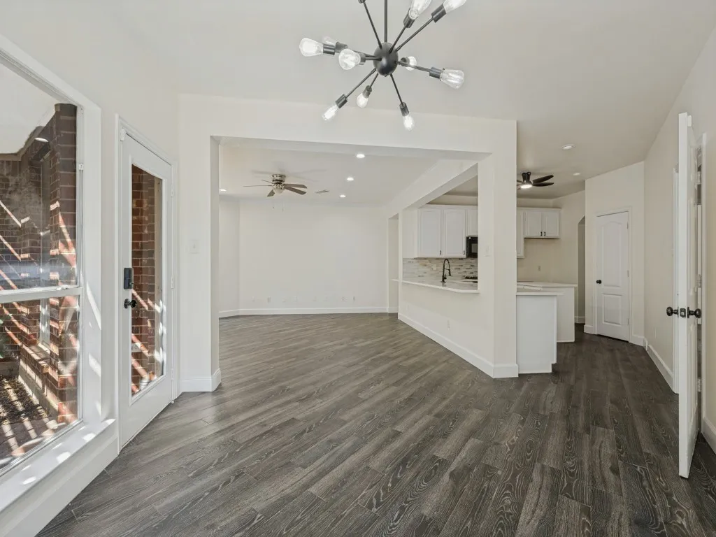 Single Family Residence For Sale in Tarrant County , 607 Biscayne Drive, Mansfield, Texas 76063, 5 Bedroom, 2 Bathroom, 2 Garage spaces, 2,729 Sqft, built in 2001, mls#21390472, Real Estate Agent in Mansfield, Homes For Sale in Tarrant county, Homes For Sale in Mansfield, Realtor in Mansfield Texas, Real Estate Brokerage Independent Realty Texas, Luminita Cordes Realtor