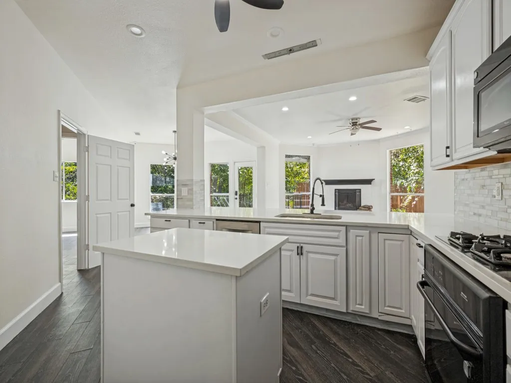 Single Family Residence For Sale in Tarrant County , 607 Biscayne Drive, Mansfield, Texas 76063, 5 Bedroom, 2 Bathroom, 2 Garage spaces, 2,729 Sqft, built in 2001, mls#21390472, Real Estate Agent in Mansfield, Homes For Sale in Tarrant county, Homes For Sale in Mansfield, Realtor in Mansfield Texas, Real Estate Brokerage Independent Realty Texas, Luminita Cordes Realtor