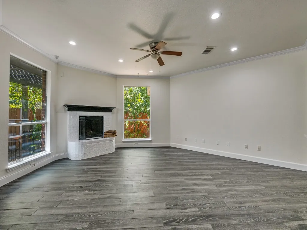 Single Family Residence For Sale in Tarrant County , 607 Biscayne Drive, Mansfield, Texas 76063, 5 Bedroom, 2 Bathroom, 2 Garage spaces, 2,729 Sqft, built in 2001, mls#21390472, Real Estate Agent in Mansfield, Homes For Sale in Tarrant county, Homes For Sale in Mansfield, Realtor in Mansfield Texas, Real Estate Brokerage Independent Realty Texas, Luminita Cordes Realtor