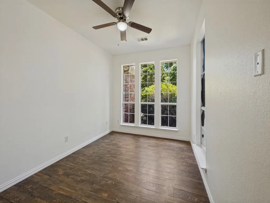 Single Family Residence For Sale in Tarrant County , 607 Biscayne Drive, Mansfield, Texas 76063, 5 Bedroom, 2 Bathroom, 2 Garage spaces, 2,729 Sqft, built in 2001, mls#21390472, Real Estate Agent in Mansfield, Homes For Sale in Tarrant county, Homes For Sale in Mansfield, Realtor in Mansfield Texas, Real Estate Brokerage Independent Realty Texas, Luminita Cordes Realtor