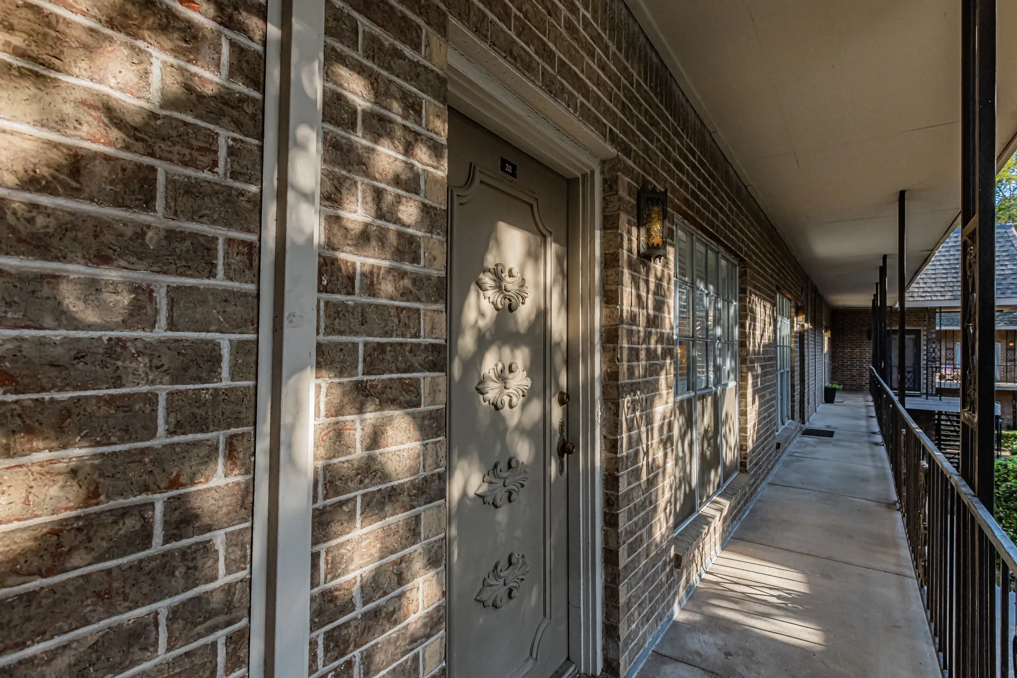 Condominium For Sale in Tarrant County , 4438 Harlanwood Drive 211, Fort Worth, Texas 76109, 1 Bedroom, 1 Bathroom, Garage spaces, 764 Sqft, built in 1969, mls#21386923, Real Estate Agent in Fort Worth, Homes For Sale in Tarrant county, Homes For Sale in Fort Worth, Realtor in Fort Worth Texas, Real Estate Brokerage Independent Realty Texas, Luminita Cordes Realtor