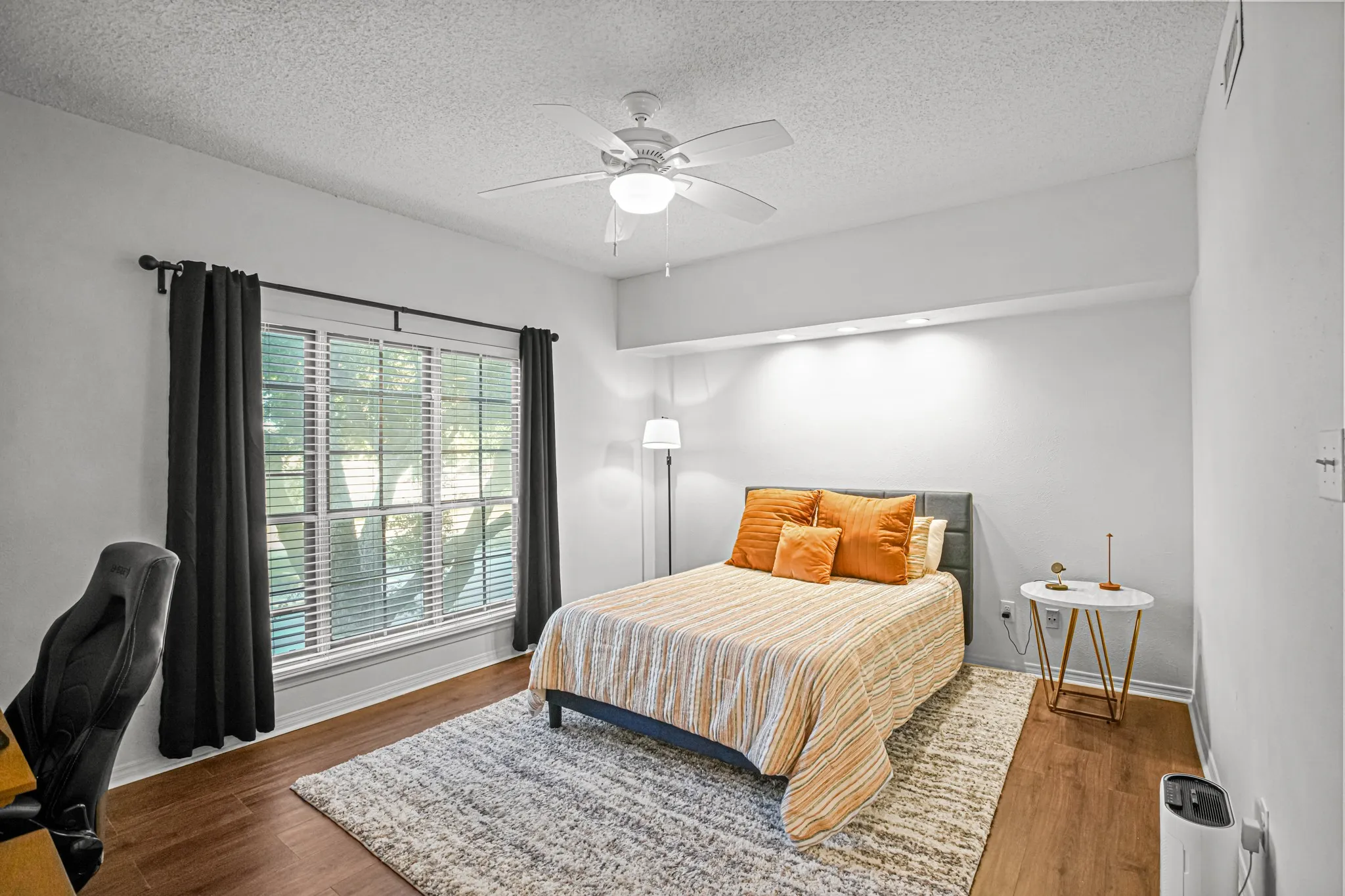 Condominium For Sale in Tarrant County , 4438 Harlanwood Drive 211, Fort Worth, Texas 76109, 1 Bedroom, 1 Bathroom, Garage spaces, 764 Sqft, built in 1969, mls#21386923, Real Estate Agent in Fort Worth, Homes For Sale in Tarrant county, Homes For Sale in Fort Worth, Realtor in Fort Worth Texas, Real Estate Brokerage Independent Realty Texas, Luminita Cordes Realtor
