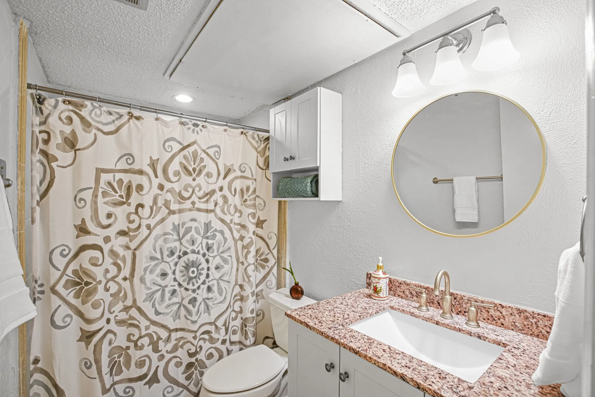 Condominium For Sale in Tarrant County , 4438 Harlanwood Drive 211, Fort Worth, Texas 76109, 1 Bedroom, 1 Bathroom, Garage spaces, 764 Sqft, built in 1969, mls#21386923, Real Estate Agent in Fort Worth, Homes For Sale in Tarrant county, Homes For Sale in Fort Worth, Realtor in Fort Worth Texas, Real Estate Brokerage Independent Realty Texas, Luminita Cordes Realtor