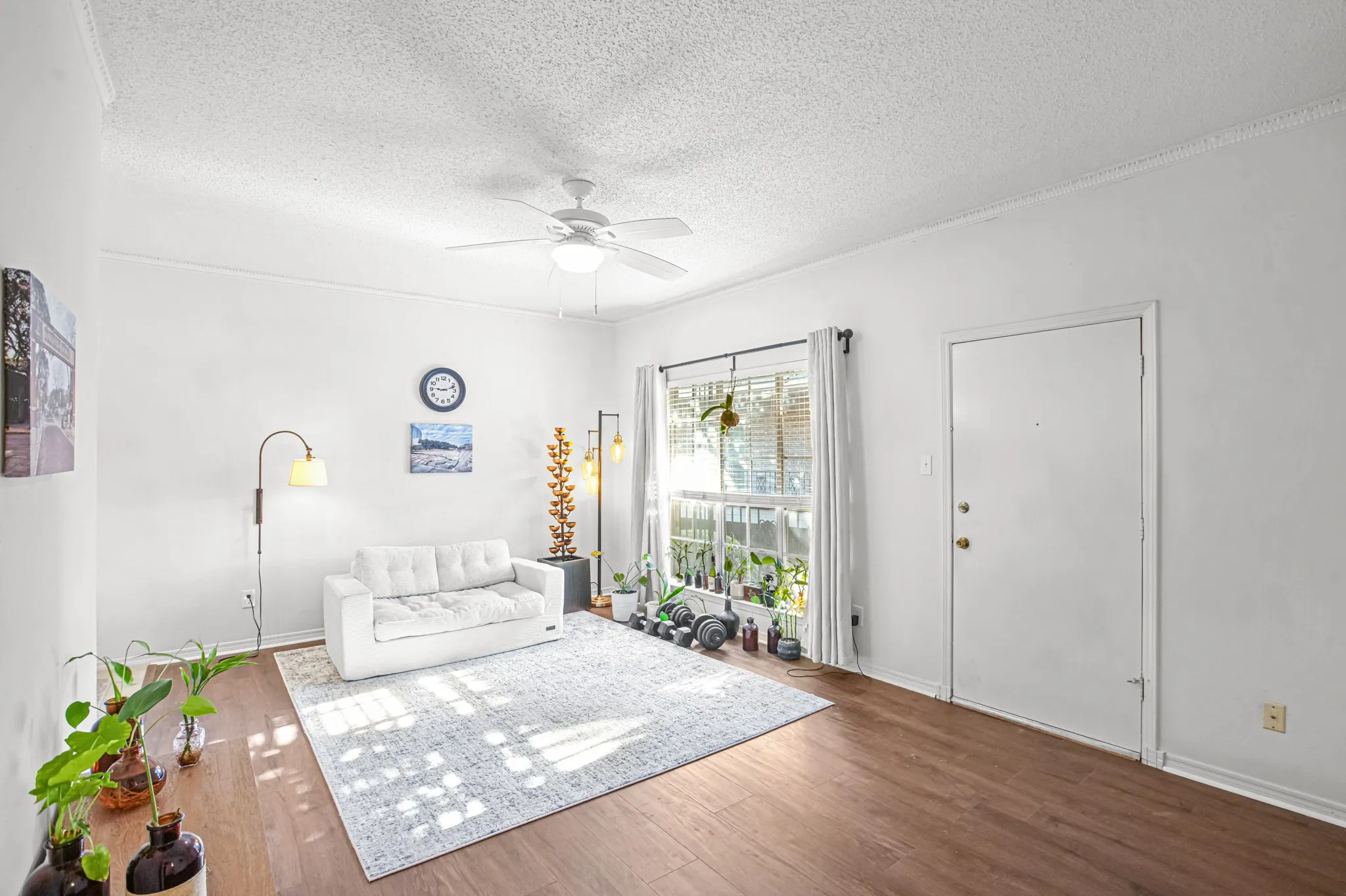 Condominium For Sale in Tarrant County , 4438 Harlanwood Drive 211, Fort Worth, Texas 76109, 1 Bedroom, 1 Bathroom, Garage spaces, 764 Sqft, built in 1969, mls#21386923, Real Estate Agent in Fort Worth, Homes For Sale in Tarrant county, Homes For Sale in Fort Worth, Realtor in Fort Worth Texas, Real Estate Brokerage Independent Realty Texas, Luminita Cordes Realtor