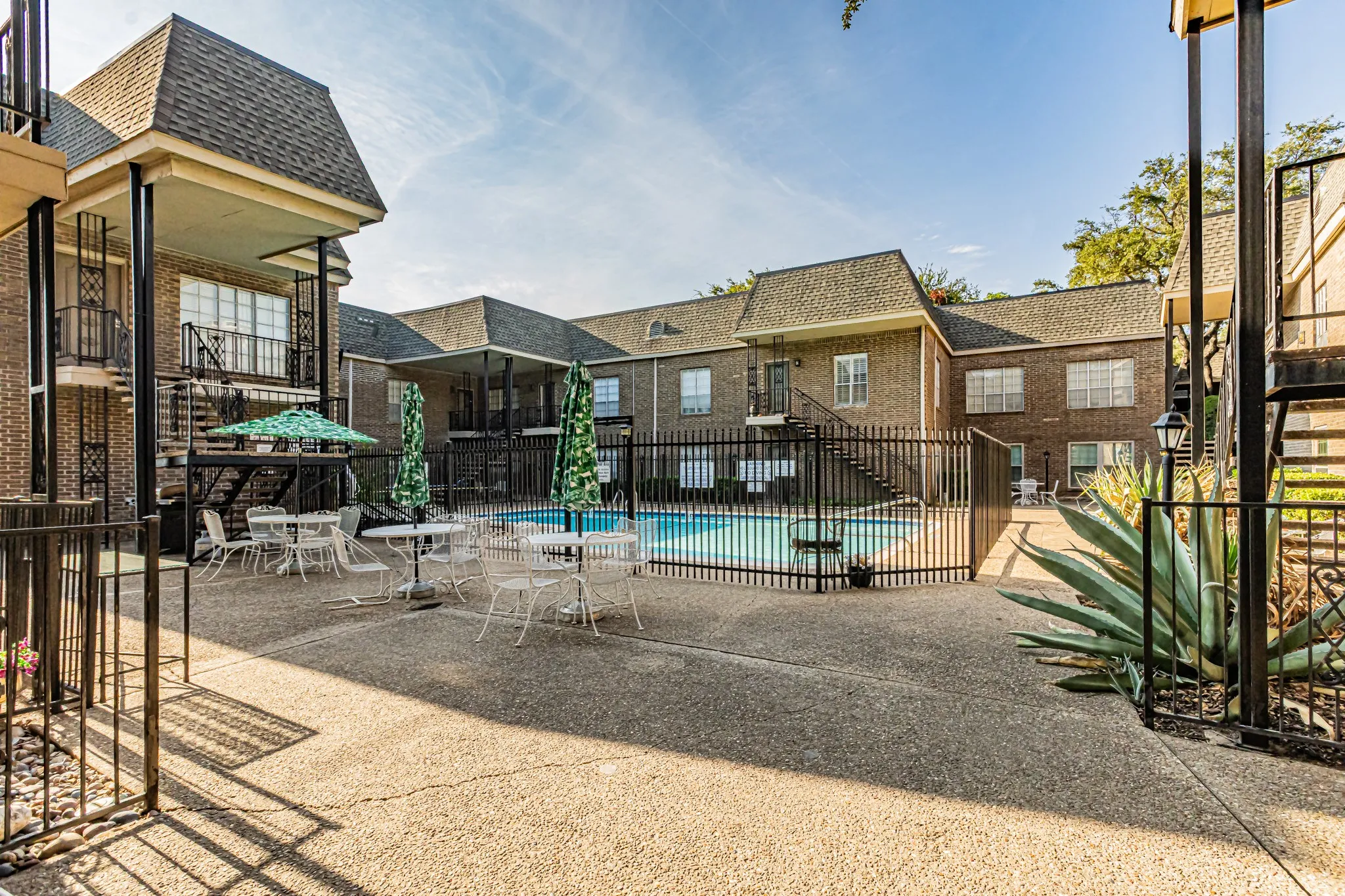 Condominium For Sale in Tarrant County , 4438 Harlanwood Drive 211, Fort Worth, Texas 76109, 1 Bedroom, 1 Bathroom, Garage spaces, 764 Sqft, built in 1969, mls#21386923, Real Estate Agent in Fort Worth, Homes For Sale in Tarrant county, Homes For Sale in Fort Worth, Realtor in Fort Worth Texas, Real Estate Brokerage Independent Realty Texas, Luminita Cordes Realtor