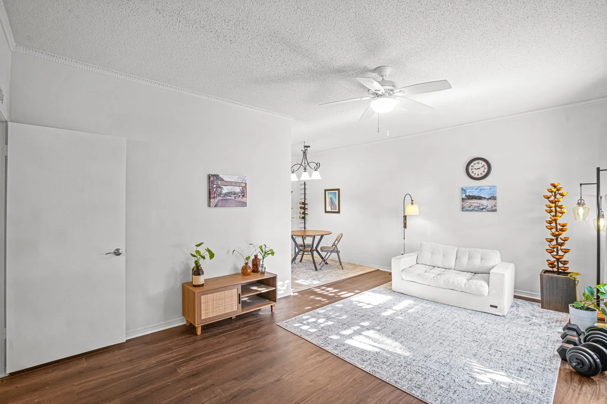 Condominium For Sale in Tarrant County , 4438 Harlanwood Drive 211, Fort Worth, Texas 76109, 1 Bedroom, 1 Bathroom, Garage spaces, 764 Sqft, built in 1969, mls#21386923, Real Estate Agent in Fort Worth, Homes For Sale in Tarrant county, Homes For Sale in Fort Worth, Realtor in Fort Worth Texas, Real Estate Brokerage Independent Realty Texas, Luminita Cordes Realtor