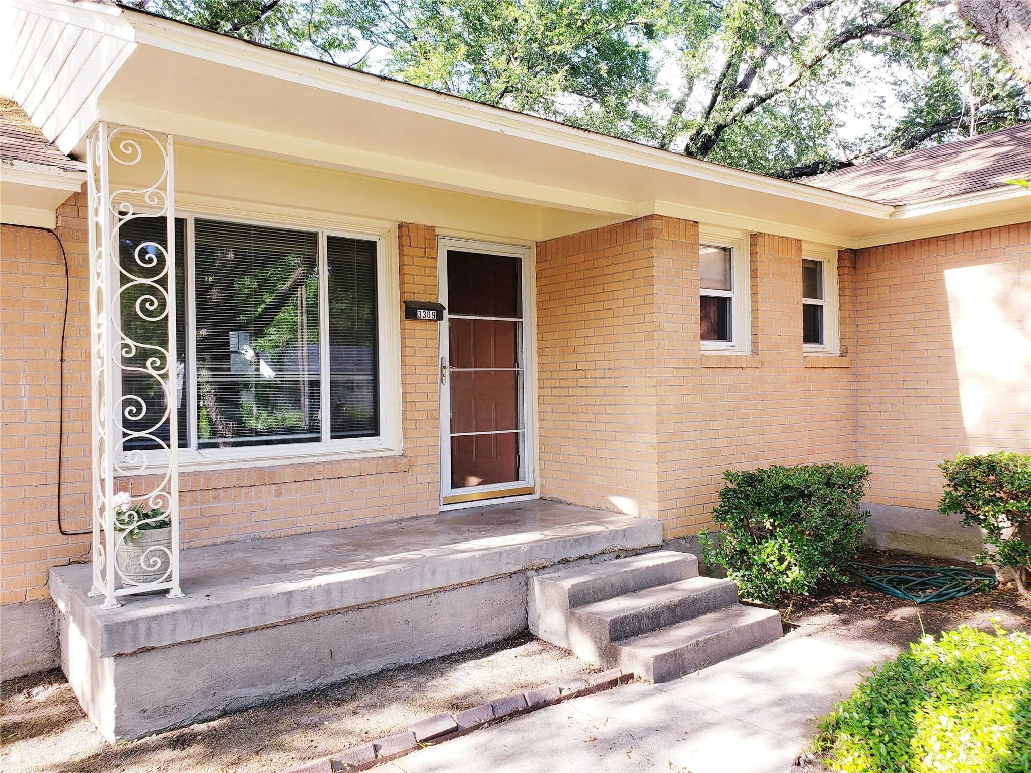 Single Family Residence For Sale in Dallas County , 3309 San Marcus Avenue, Dallas, Texas 75228, 3 Bedroom, 2 Bathroom, Garage spaces, 1,520 Sqft, built in 1955, mls#21390556, Real Estate Agent in Dallas, Homes For Sale in Dallas county, Homes For Sale in Dallas, Realtor in Dallas Texas, Real Estate Brokerage Independent Realty Texas, Luminita Cordes Realtor