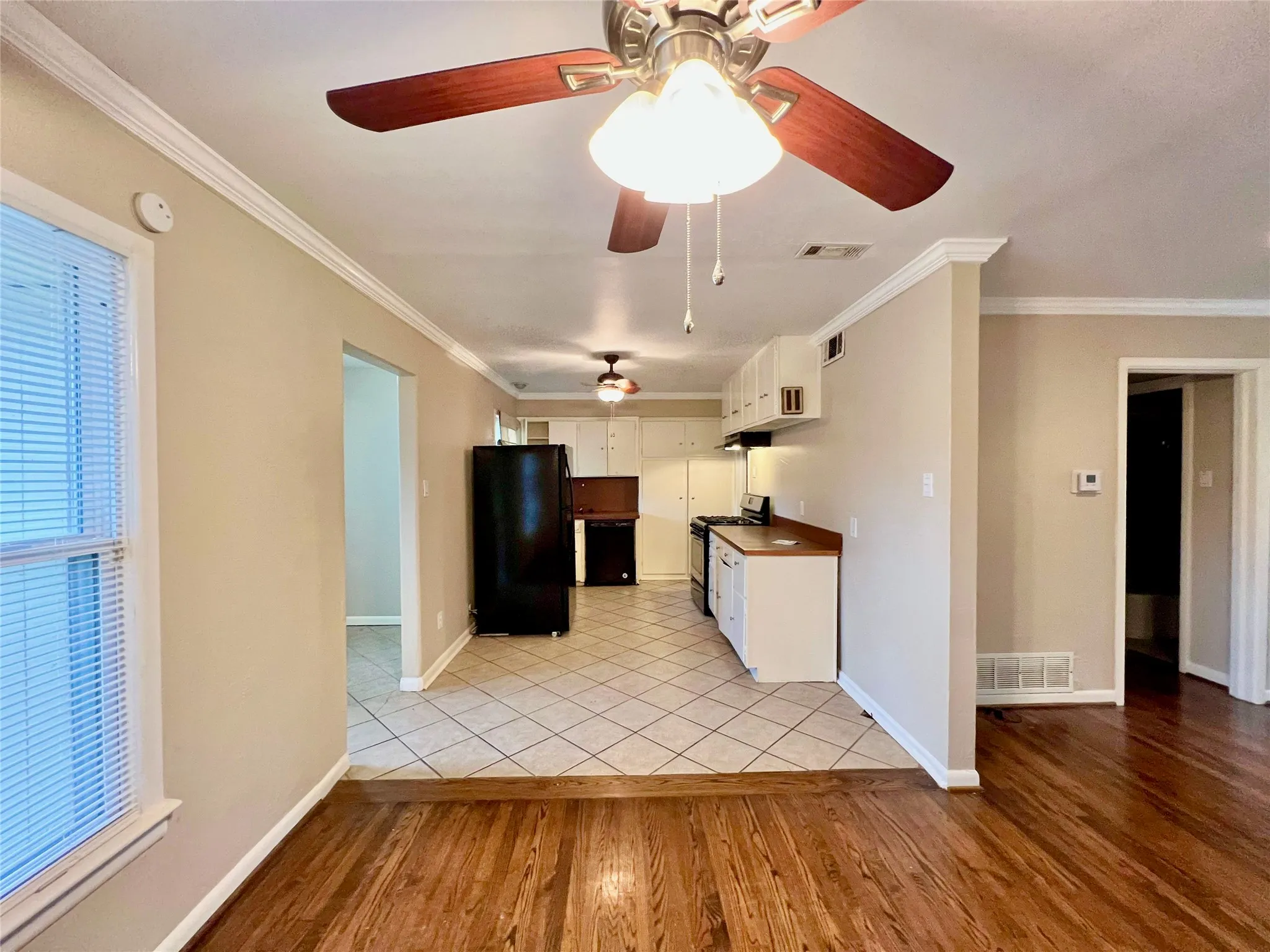 Single Family Residence For Sale in Dallas County , 3309 San Marcus Avenue, Dallas, Texas 75228, 3 Bedroom, 2 Bathroom, Garage spaces, 1,520 Sqft, built in 1955, mls#21390556, Real Estate Agent in Dallas, Homes For Sale in Dallas county, Homes For Sale in Dallas, Realtor in Dallas Texas, Real Estate Brokerage Independent Realty Texas, Luminita Cordes Realtor