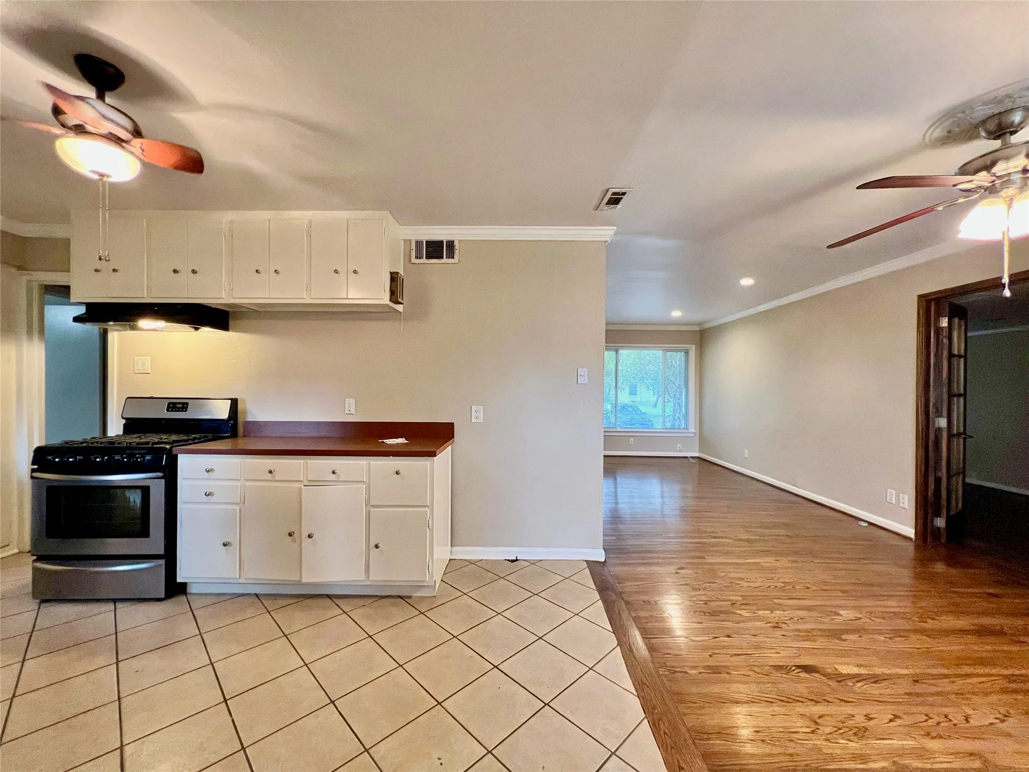 Single Family Residence For Sale in Dallas County , 3309 San Marcus Avenue, Dallas, Texas 75228, 3 Bedroom, 2 Bathroom, Garage spaces, 1,520 Sqft, built in 1955, mls#21390556, Real Estate Agent in Dallas, Homes For Sale in Dallas county, Homes For Sale in Dallas, Realtor in Dallas Texas, Real Estate Brokerage Independent Realty Texas, Luminita Cordes Realtor