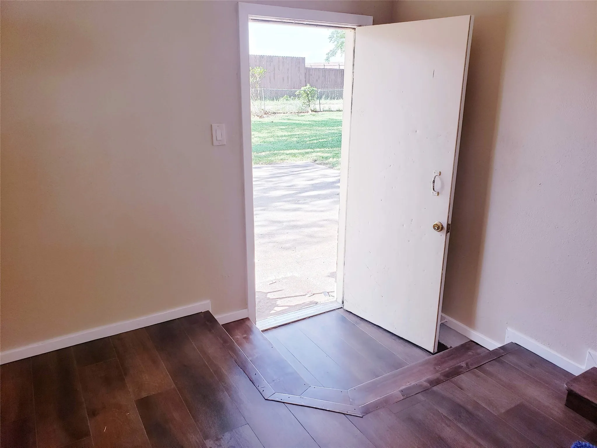 Single Family Residence For Sale in Dallas County , 3309 San Marcus Avenue, Dallas, Texas 75228, 3 Bedroom, 2 Bathroom, Garage spaces, 1,520 Sqft, built in 1955, mls#21390556, Real Estate Agent in Dallas, Homes For Sale in Dallas county, Homes For Sale in Dallas, Realtor in Dallas Texas, Real Estate Brokerage Independent Realty Texas, Luminita Cordes Realtor