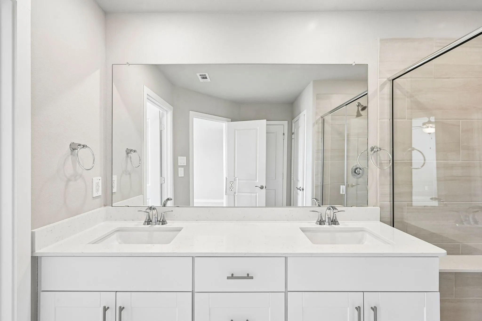 Photo is not of the actual home, but is an inspirational photo of builder’s model home and may depict options, furnishings, and/or decorator features that are not included.