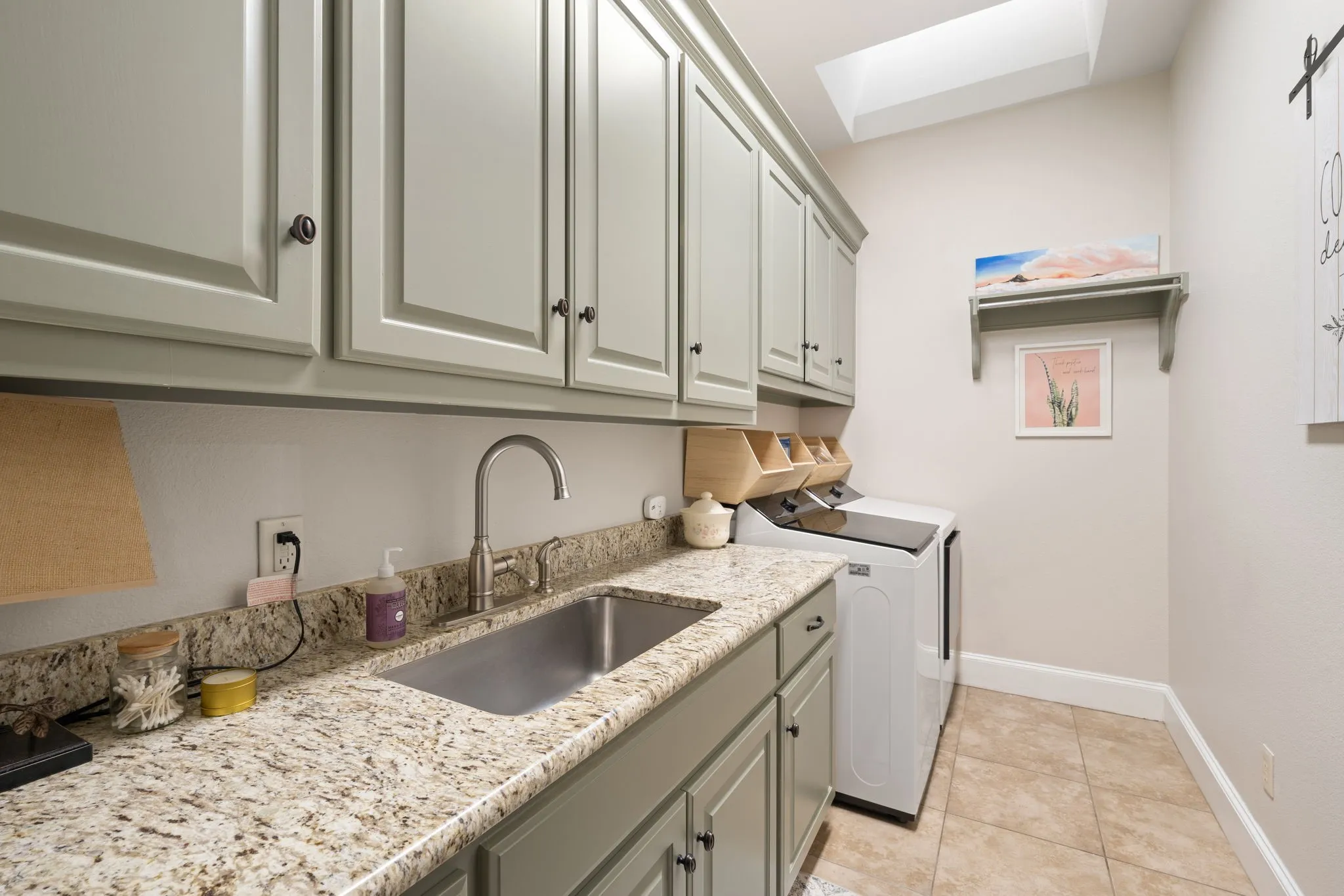 Single Family Residence For Sale in Rockwall County , 1 Clements Court, Heath, Texas 75032, 4 Bedroom, 3 Bathroom, 3 Garage spaces, 3,996 Sqft, built in 2004, mls#21382672, Real Estate Agent in Heath, Homes For Sale in Rockwall county, Homes For Sale in Heath, Realtor in Heath Texas, Real Estate Brokerage Independent Realty Texas, Luminita Cordes Realtor