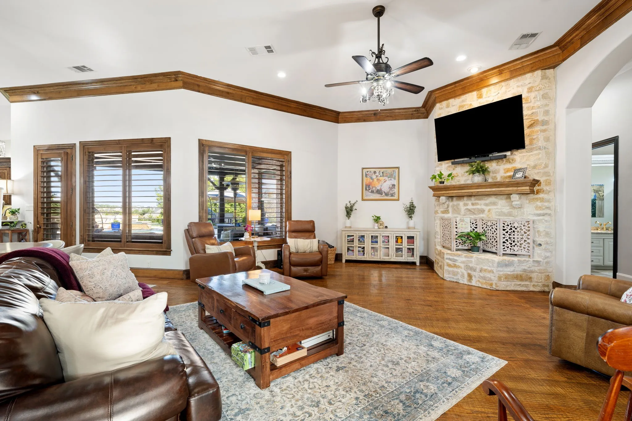 Single Family Residence For Sale in Rockwall County , 1 Clements Court, Heath, Texas 75032, 4 Bedroom, 3 Bathroom, 3 Garage spaces, 3,996 Sqft, built in 2004, mls#21382672, Real Estate Agent in Heath, Homes For Sale in Rockwall county, Homes For Sale in Heath, Realtor in Heath Texas, Real Estate Brokerage Independent Realty Texas, Luminita Cordes Realtor