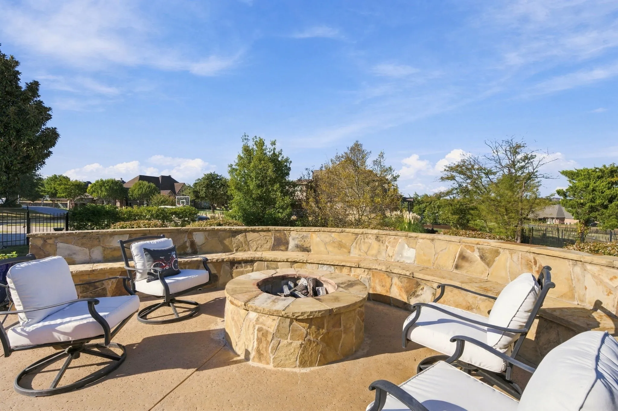 Single Family Residence For Sale in Rockwall County , 1 Clements Court, Heath, Texas 75032, 4 Bedroom, 3 Bathroom, 3 Garage spaces, 3,996 Sqft, built in 2004, mls#21382672, Real Estate Agent in Heath, Homes For Sale in Rockwall county, Homes For Sale in Heath, Realtor in Heath Texas, Real Estate Brokerage Independent Realty Texas, Luminita Cordes Realtor