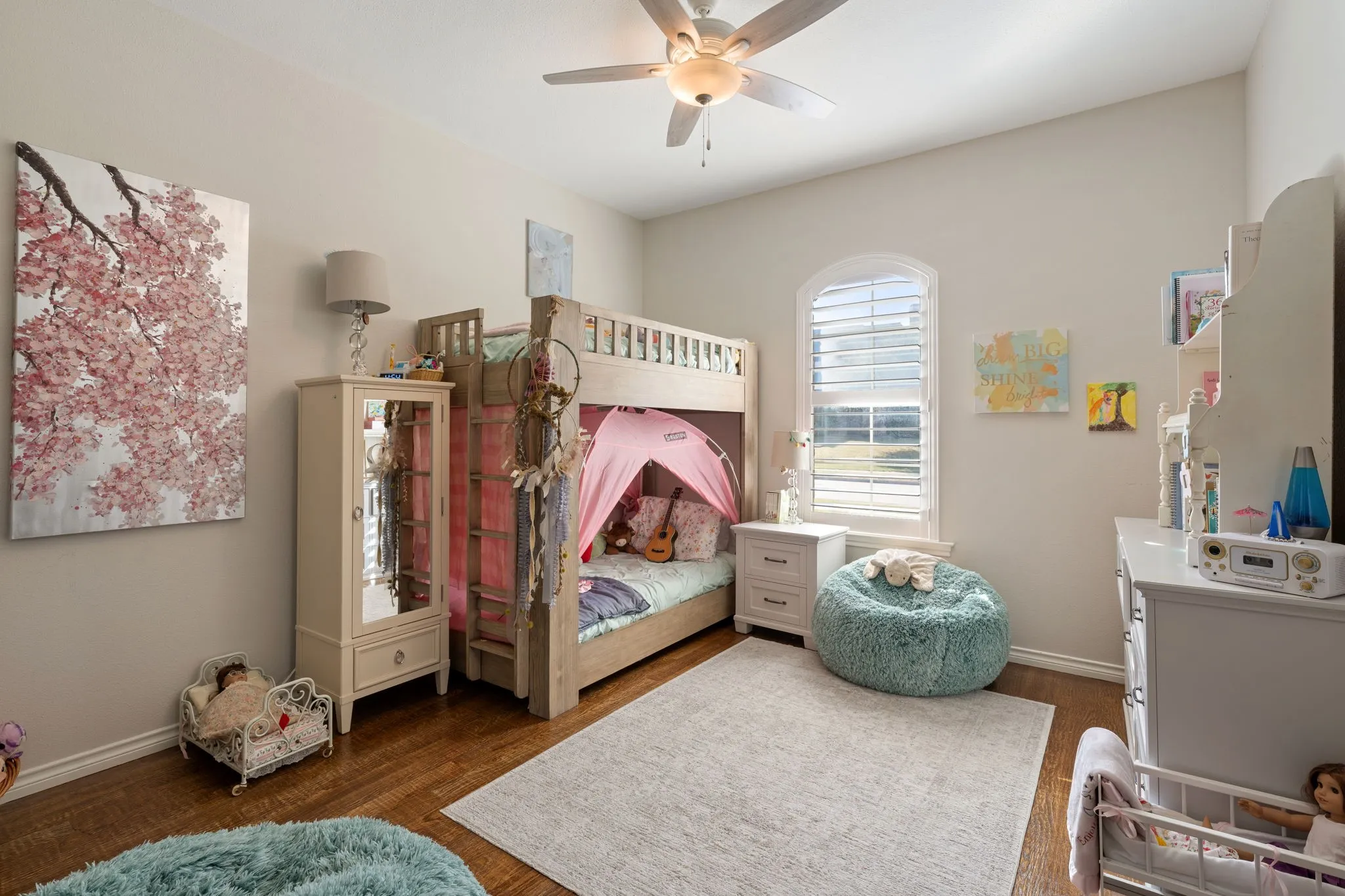 Single Family Residence For Sale in Rockwall County , 1 Clements Court, Heath, Texas 75032, 4 Bedroom, 3 Bathroom, 3 Garage spaces, 3,996 Sqft, built in 2004, mls#21382672, Real Estate Agent in Heath, Homes For Sale in Rockwall county, Homes For Sale in Heath, Realtor in Heath Texas, Real Estate Brokerage Independent Realty Texas, Luminita Cordes Realtor