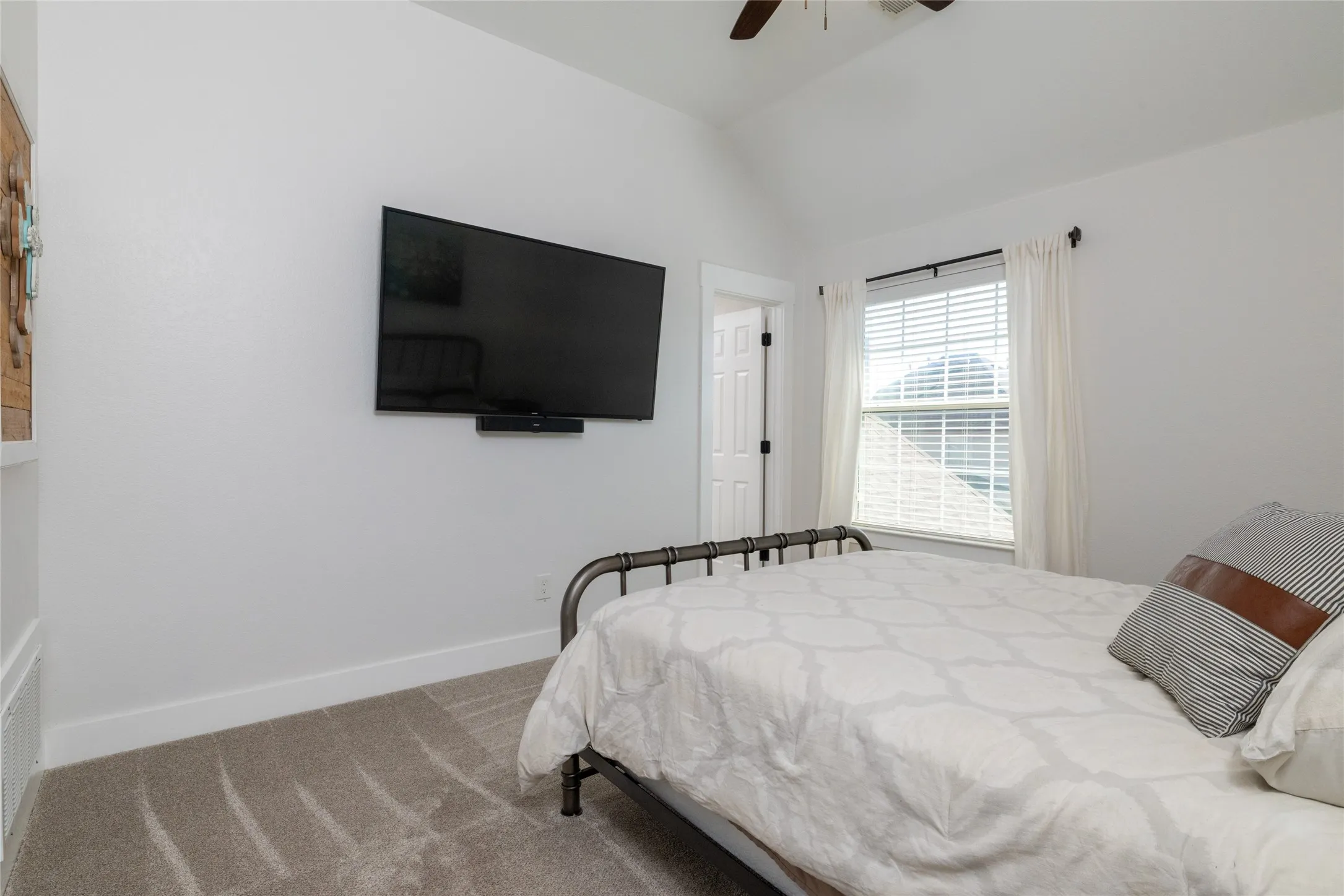 Guest bedroom with en suite