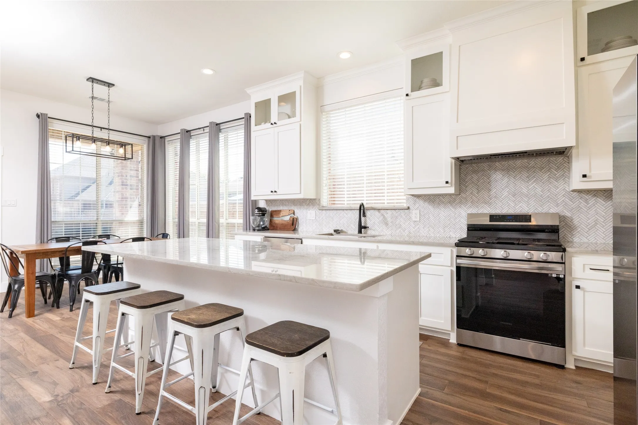 Kitchen and eat in dining area