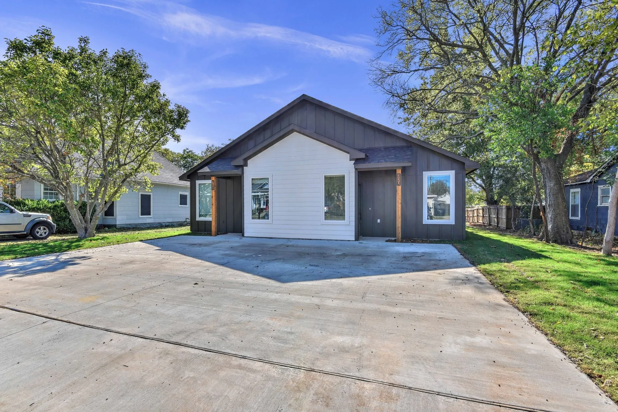 Duplex For Rent in Grayson County , 720 W Texas Street, Denison, Texas 75021, 3 Bedroom, 2 Bathroom, Garage spaces, 1,368 Sqft, built in 2022, mls#21390558, Real Estate Agent in Denison, Homes For Rent in Grayson county, Homes For Rent in Denison, Realtor in Denison Texas, Real Estate Brokerage Independent Realty Texas, Luminita Cordes Realtor