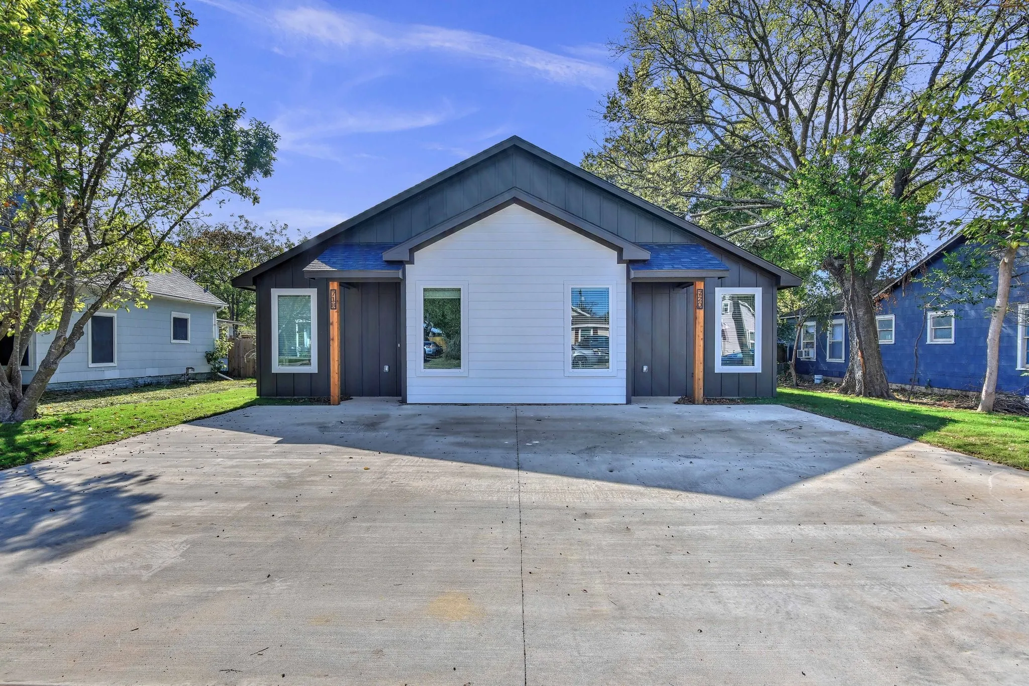 Duplex For Rent in Grayson County , 720 W Texas Street, Denison, Texas 75021, 3 Bedroom, 2 Bathroom, Garage spaces, 1,368 Sqft, built in 2022, mls#21390558, Real Estate Agent in Denison, Homes For Rent in Grayson county, Homes For Rent in Denison, Realtor in Denison Texas, Real Estate Brokerage Independent Realty Texas, Luminita Cordes Realtor