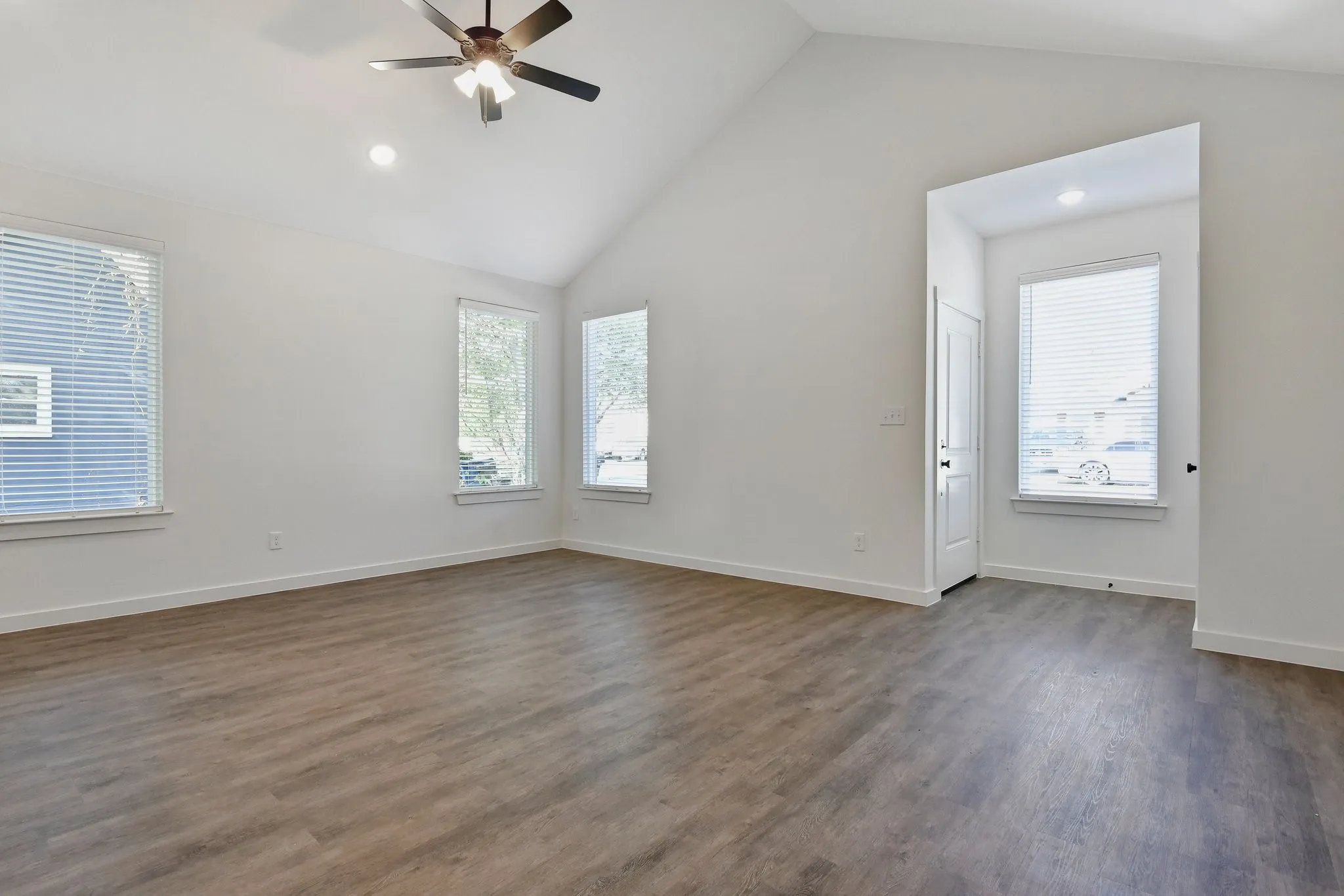 Duplex For Rent in Grayson County , 720 W Texas Street, Denison, Texas 75021, 3 Bedroom, 2 Bathroom, Garage spaces, 1,368 Sqft, built in 2022, mls#21390558, Real Estate Agent in Denison, Homes For Rent in Grayson county, Homes For Rent in Denison, Realtor in Denison Texas, Real Estate Brokerage Independent Realty Texas, Luminita Cordes Realtor