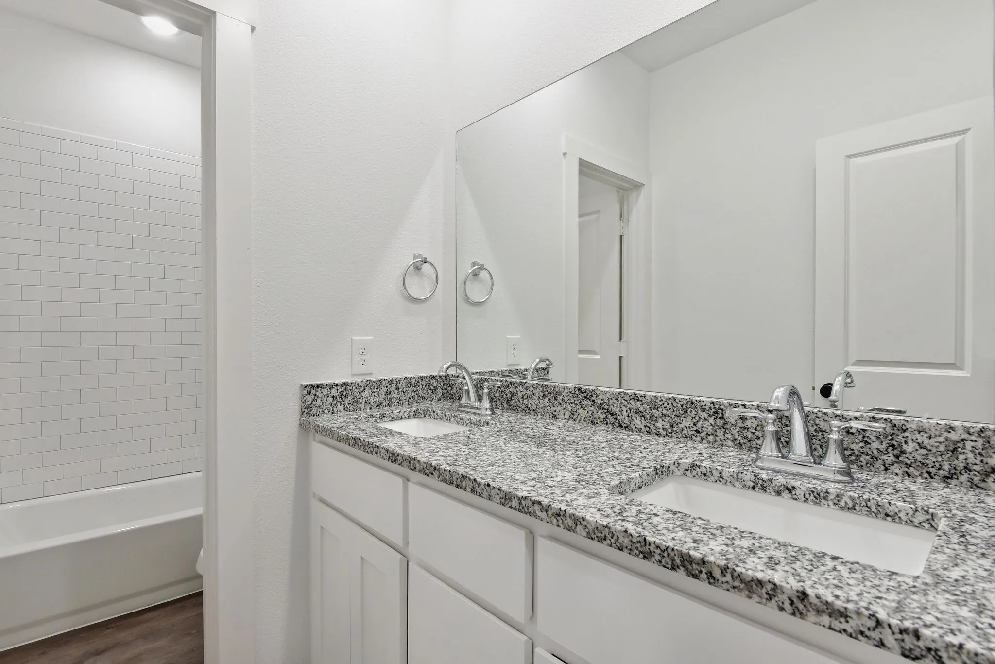 Duplex For Rent in Grayson County , 720 W Texas Street, Denison, Texas 75021, 3 Bedroom, 2 Bathroom, Garage spaces, 1,368 Sqft, built in 2022, mls#21390558, Real Estate Agent in Denison, Homes For Rent in Grayson county, Homes For Rent in Denison, Realtor in Denison Texas, Real Estate Brokerage Independent Realty Texas, Luminita Cordes Realtor