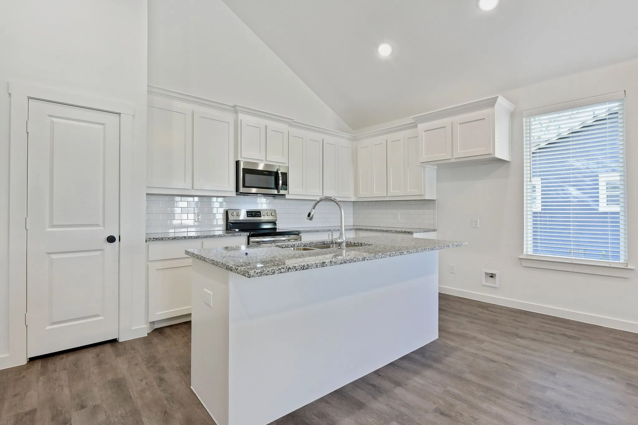 Duplex For Rent in Grayson County , 720 W Texas Street, Denison, Texas 75021, 3 Bedroom, 2 Bathroom, Garage spaces, 1,368 Sqft, built in 2022, mls#21390558, Real Estate Agent in Denison, Homes For Rent in Grayson county, Homes For Rent in Denison, Realtor in Denison Texas, Real Estate Brokerage Independent Realty Texas, Luminita Cordes Realtor