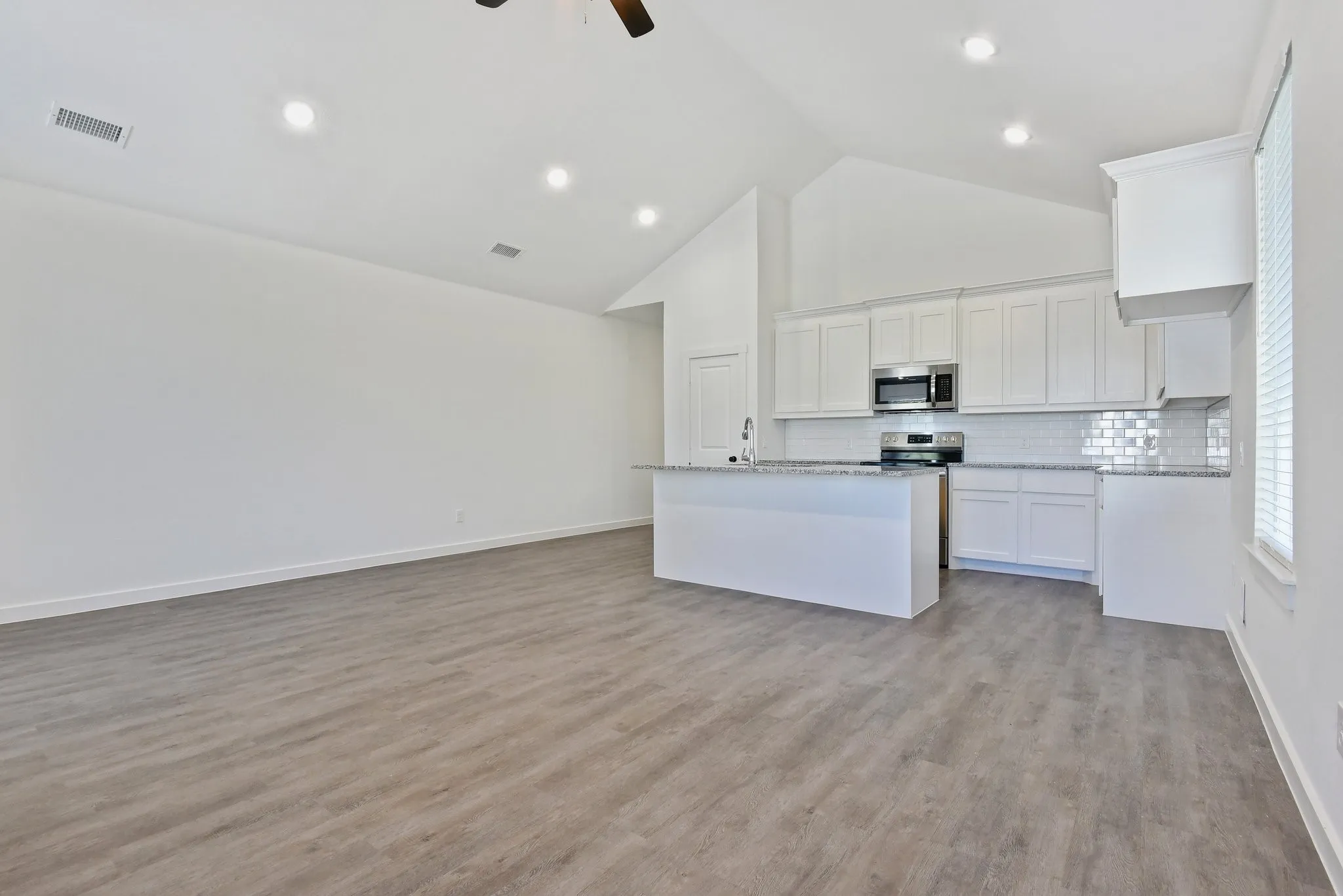 Duplex For Rent in Grayson County , 720 W Texas Street, Denison, Texas 75021, 3 Bedroom, 2 Bathroom, Garage spaces, 1,368 Sqft, built in 2022, mls#21390558, Real Estate Agent in Denison, Homes For Rent in Grayson county, Homes For Rent in Denison, Realtor in Denison Texas, Real Estate Brokerage Independent Realty Texas, Luminita Cordes Realtor
