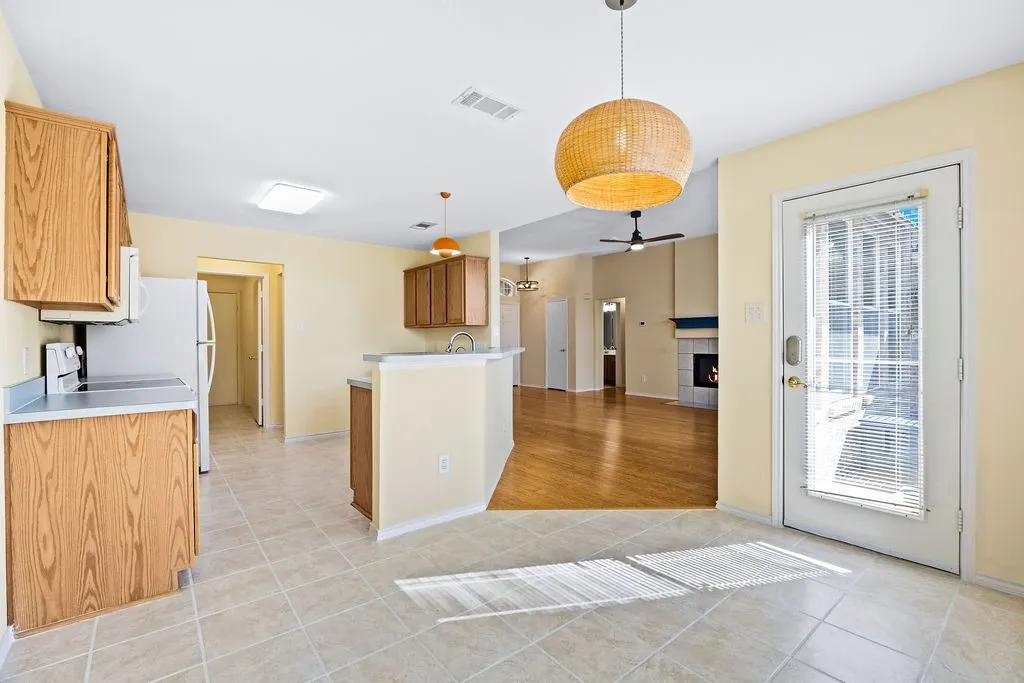 Single Family Residence For Sale in Collin County , 3112 Creekbend Court, Sachse, Texas 75048, 3 Bedroom, 2 Bathroom, 2 Garage spaces, 1,693 Sqft, built in 1999, mls#21390547, Real Estate Agent in Sachse, Homes For Sale in Collin county, Homes For Sale in Sachse, Realtor in Sachse Texas, Real Estate Brokerage Independent Realty Texas, Luminita Cordes Realtor