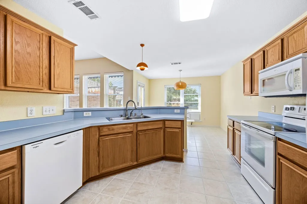 Single Family Residence For Sale in Collin County , 3112 Creekbend Court, Sachse, Texas 75048, 3 Bedroom, 2 Bathroom, 2 Garage spaces, 1,693 Sqft, built in 1999, mls#21390547, Real Estate Agent in Sachse, Homes For Sale in Collin county, Homes For Sale in Sachse, Realtor in Sachse Texas, Real Estate Brokerage Independent Realty Texas, Luminita Cordes Realtor