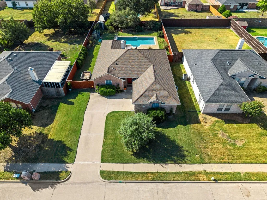 Single Family Residence For Sale in Collin County , 3112 Creekbend Court, Sachse, Texas 75048, 3 Bedroom, 2 Bathroom, 2 Garage spaces, 1,693 Sqft, built in 1999, mls#21390547, Real Estate Agent in Sachse, Homes For Sale in Collin county, Homes For Sale in Sachse, Realtor in Sachse Texas, Real Estate Brokerage Independent Realty Texas, Luminita Cordes Realtor