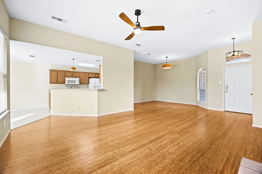 Single Family Residence For Sale in Collin County , 3112 Creekbend Court, Sachse, Texas 75048, 3 Bedroom, 2 Bathroom, 2 Garage spaces, 1,693 Sqft, built in 1999, mls#21390547, Real Estate Agent in Sachse, Homes For Sale in Collin county, Homes For Sale in Sachse, Realtor in Sachse Texas, Real Estate Brokerage Independent Realty Texas, Luminita Cordes Realtor