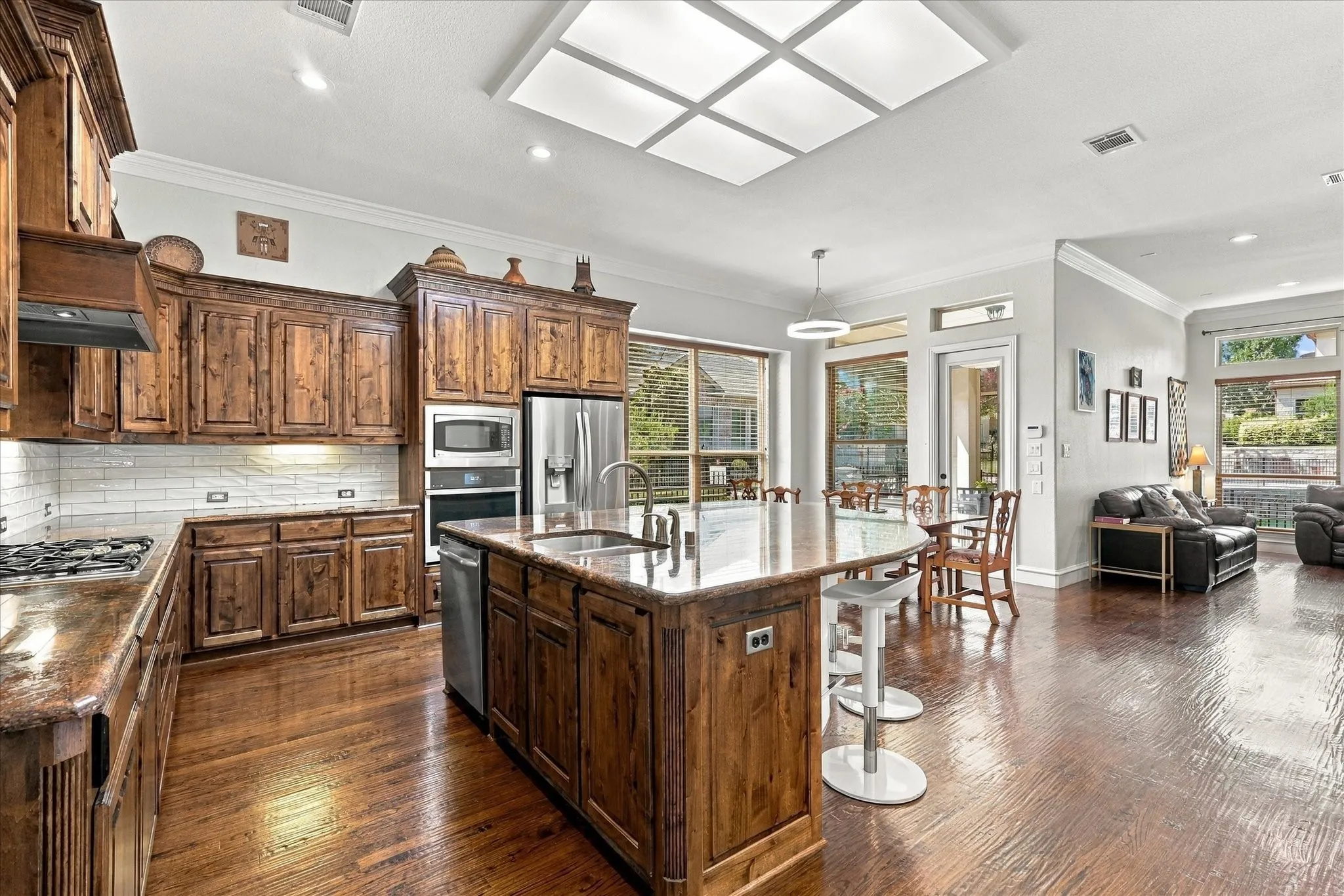 Single Family Residence For Sale in Collin County , 6108 Heron Bay Lane, Mc Kinney, Texas 75070, 3 Bedroom, 4 Bathroom, 3 Garage spaces, 2,820 Sqft, built in 2012, mls#21387342, Real Estate Agent in Mc Kinney, Homes For Sale in Collin county, Homes For Sale in Mc Kinney, Realtor in Mc Kinney Texas, Real Estate Brokerage Independent Realty Texas, Luminita Cordes Realtor