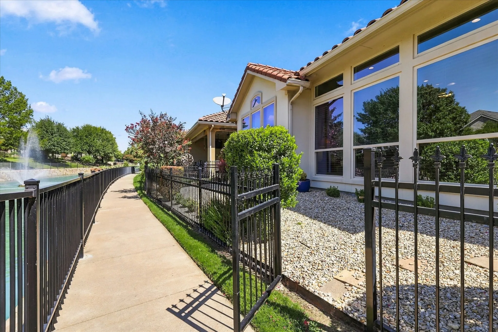 Single Family Residence For Sale in Collin County , 6108 Heron Bay Lane, Mc Kinney, Texas 75070, 3 Bedroom, 4 Bathroom, 3 Garage spaces, 2,820 Sqft, built in 2012, mls#21387342, Real Estate Agent in Mc Kinney, Homes For Sale in Collin county, Homes For Sale in Mc Kinney, Realtor in Mc Kinney Texas, Real Estate Brokerage Independent Realty Texas, Luminita Cordes Realtor