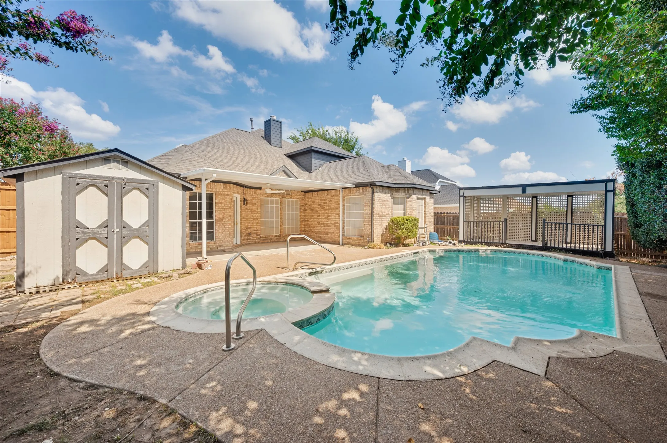 Single Family Residence For Sale in Tarrant County , 8211 Shoshoni Drive, Arlington, Texas 76002, 5 Bedroom, 3 Bathroom, 2 Garage spaces, 2,778 Sqft, built in 2000, mls#21388981, Real Estate Agent in Arlington, Homes For Sale in Tarrant county, Homes For Sale in Arlington, Realtor in Arlington Texas, Real Estate Brokerage Independent Realty Texas, Luminita Cordes Realtor