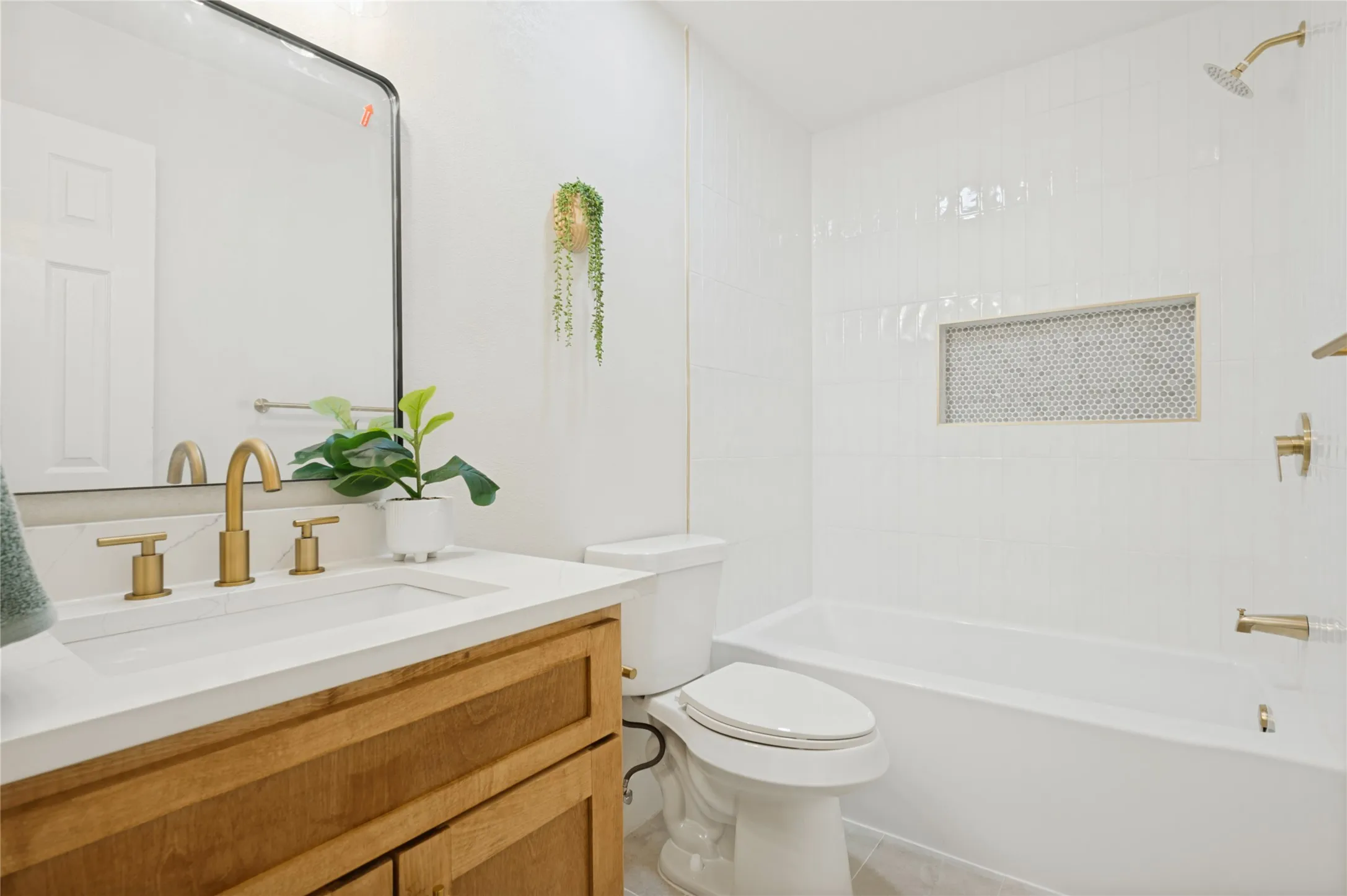 Single Family Residence For Sale in Tarrant County , 8211 Shoshoni Drive, Arlington, Texas 76002, 5 Bedroom, 3 Bathroom, 2 Garage spaces, 2,778 Sqft, built in 2000, mls#21388981, Real Estate Agent in Arlington, Homes For Sale in Tarrant county, Homes For Sale in Arlington, Realtor in Arlington Texas, Real Estate Brokerage Independent Realty Texas, Luminita Cordes Realtor