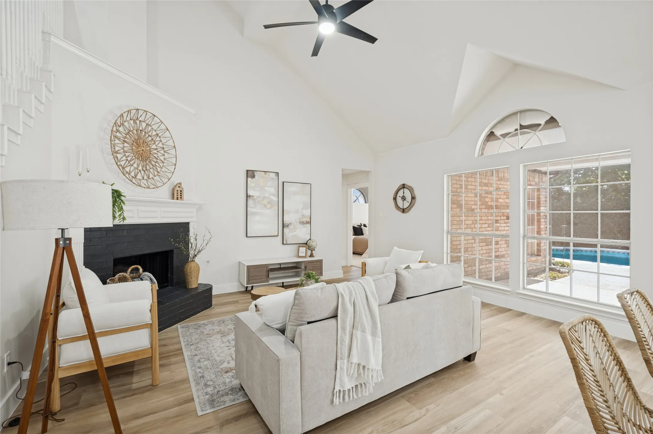 Single Family Residence For Sale in Tarrant County , 8211 Shoshoni Drive, Arlington, Texas 76002, 5 Bedroom, 3 Bathroom, 2 Garage spaces, 2,778 Sqft, built in 2000, mls#21388981, Real Estate Agent in Arlington, Homes For Sale in Tarrant county, Homes For Sale in Arlington, Realtor in Arlington Texas, Real Estate Brokerage Independent Realty Texas, Luminita Cordes Realtor