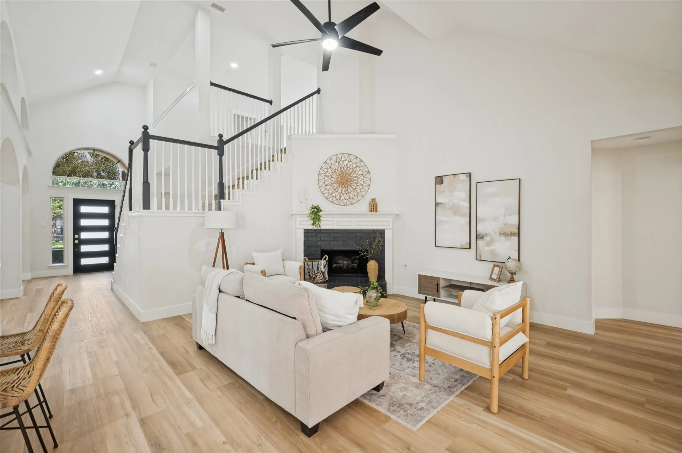 Single Family Residence For Sale in Tarrant County , 8211 Shoshoni Drive, Arlington, Texas 76002, 5 Bedroom, 3 Bathroom, 2 Garage spaces, 2,778 Sqft, built in 2000, mls#21388981, Real Estate Agent in Arlington, Homes For Sale in Tarrant county, Homes For Sale in Arlington, Realtor in Arlington Texas, Real Estate Brokerage Independent Realty Texas, Luminita Cordes Realtor