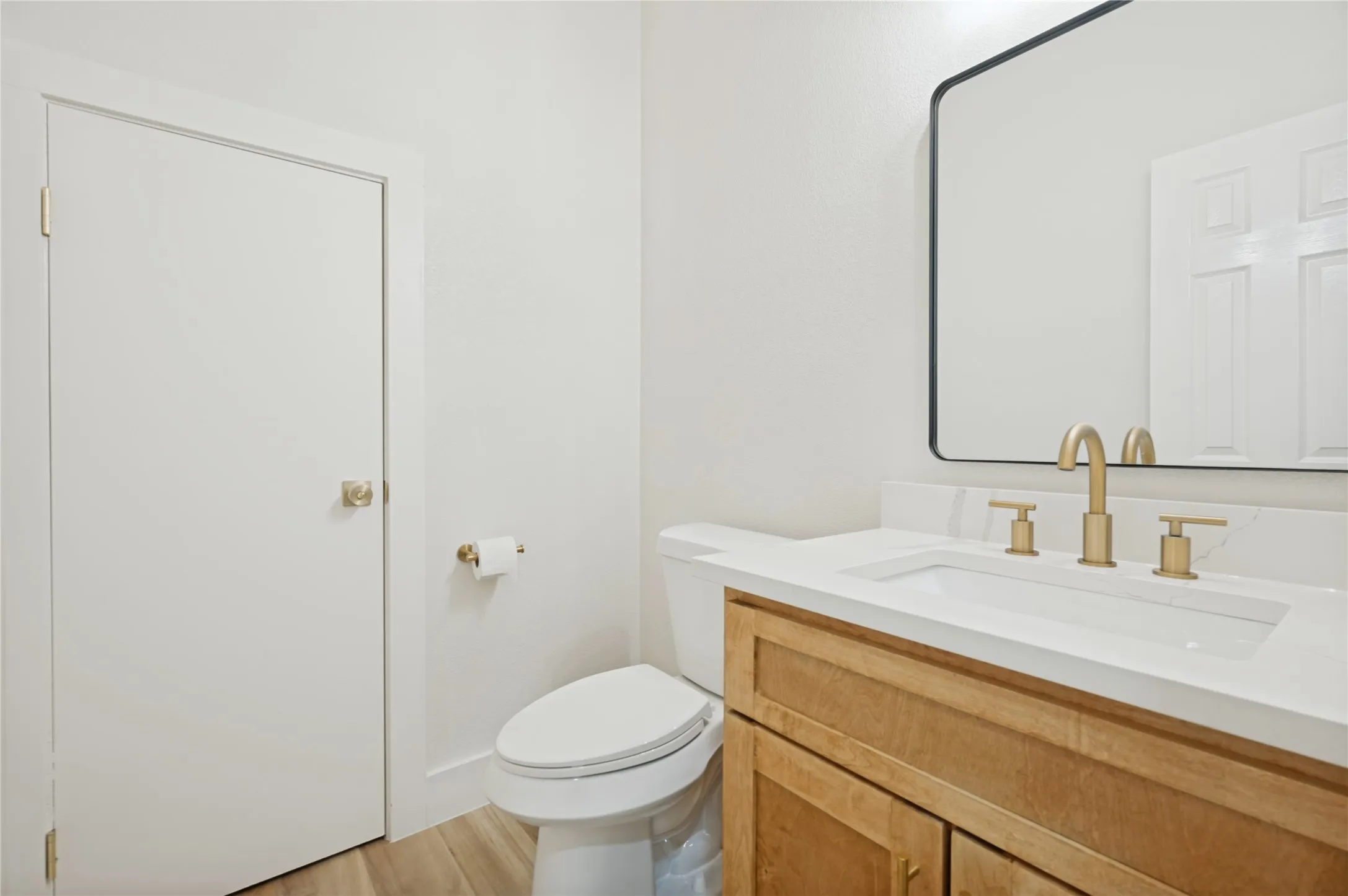 Single Family Residence For Sale in Tarrant County , 8211 Shoshoni Drive, Arlington, Texas 76002, 5 Bedroom, 3 Bathroom, 2 Garage spaces, 2,778 Sqft, built in 2000, mls#21388981, Real Estate Agent in Arlington, Homes For Sale in Tarrant county, Homes For Sale in Arlington, Realtor in Arlington Texas, Real Estate Brokerage Independent Realty Texas, Luminita Cordes Realtor