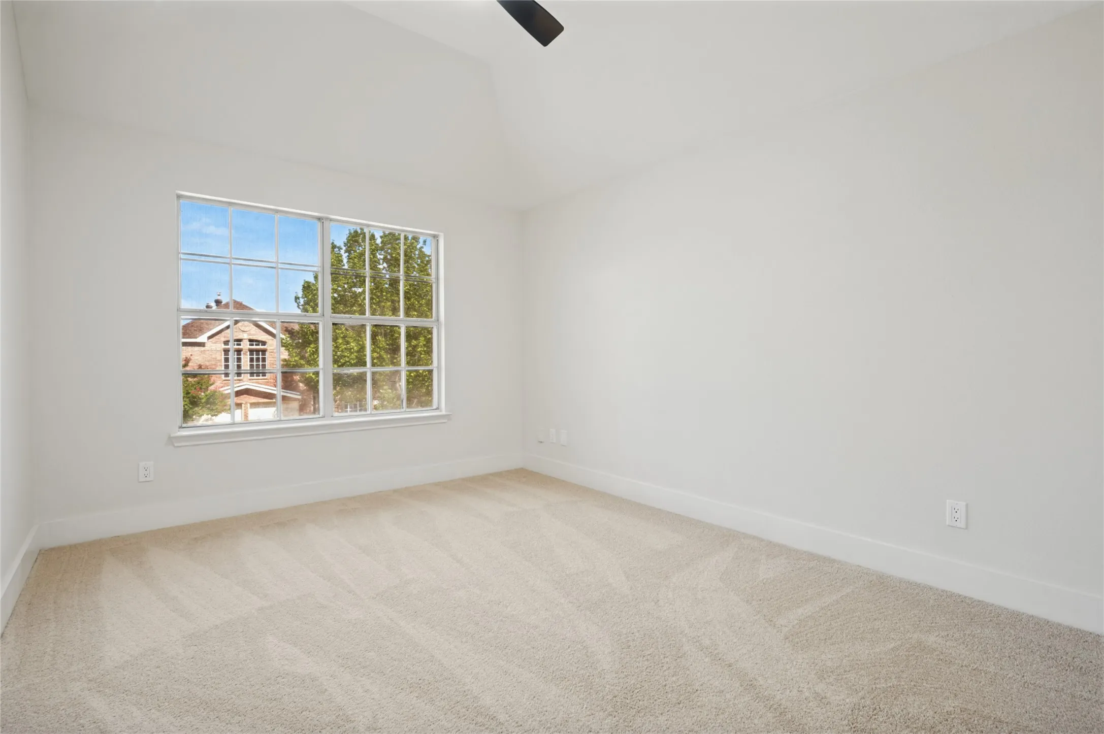 Single Family Residence For Sale in Tarrant County , 8211 Shoshoni Drive, Arlington, Texas 76002, 5 Bedroom, 3 Bathroom, 2 Garage spaces, 2,778 Sqft, built in 2000, mls#21388981, Real Estate Agent in Arlington, Homes For Sale in Tarrant county, Homes For Sale in Arlington, Realtor in Arlington Texas, Real Estate Brokerage Independent Realty Texas, Luminita Cordes Realtor