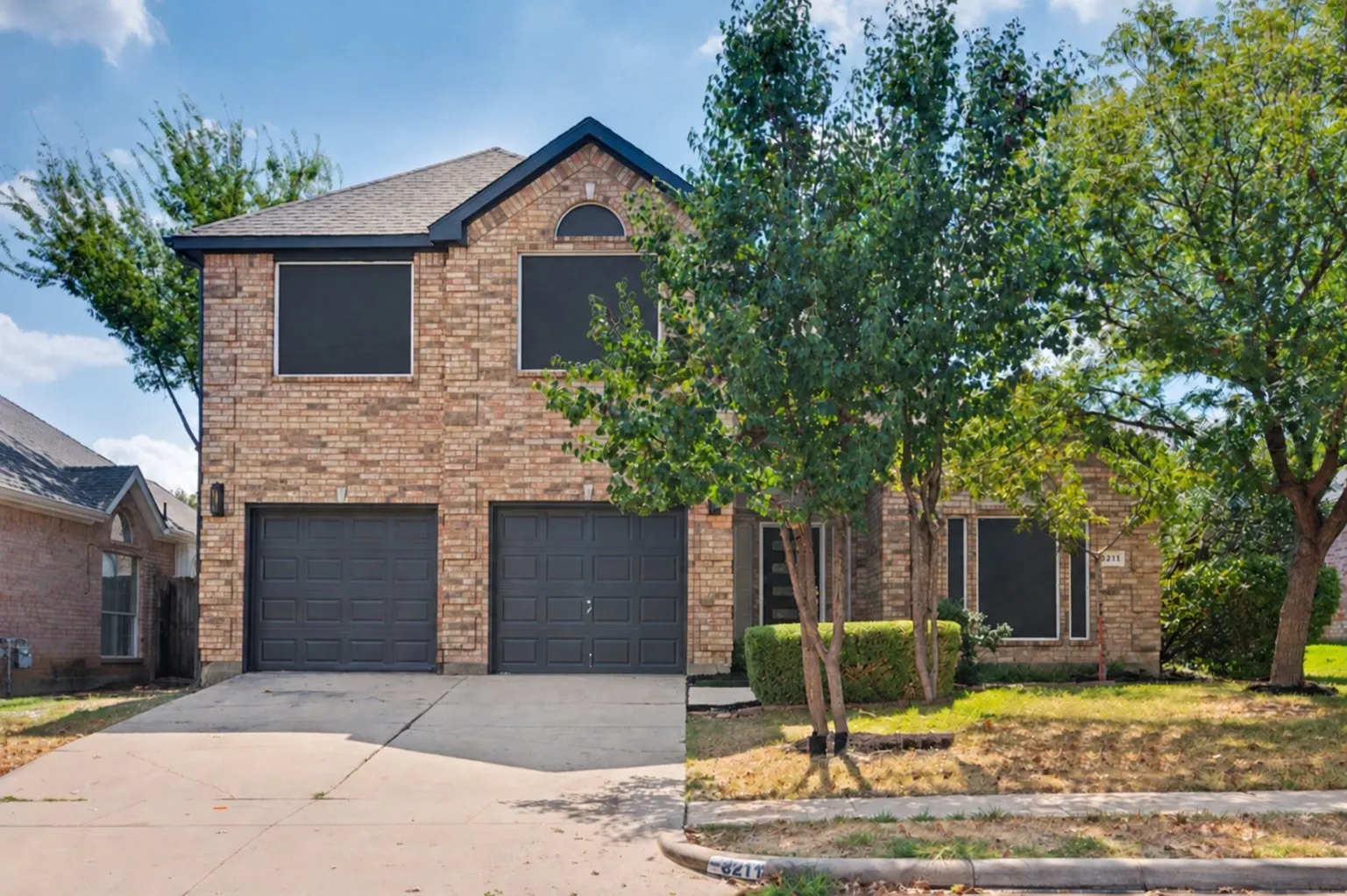 Single Family Residence For Sale in Tarrant County , 8211 Shoshoni Drive, Arlington, Texas 76002, 5 Bedroom, 3 Bathroom, 2 Garage spaces, 2,778 Sqft, built in 2000, mls#21388981, Real Estate Agent in Arlington, Homes For Sale in Tarrant county, Homes For Sale in Arlington, Realtor in Arlington Texas, Real Estate Brokerage Independent Realty Texas, Luminita Cordes Realtor