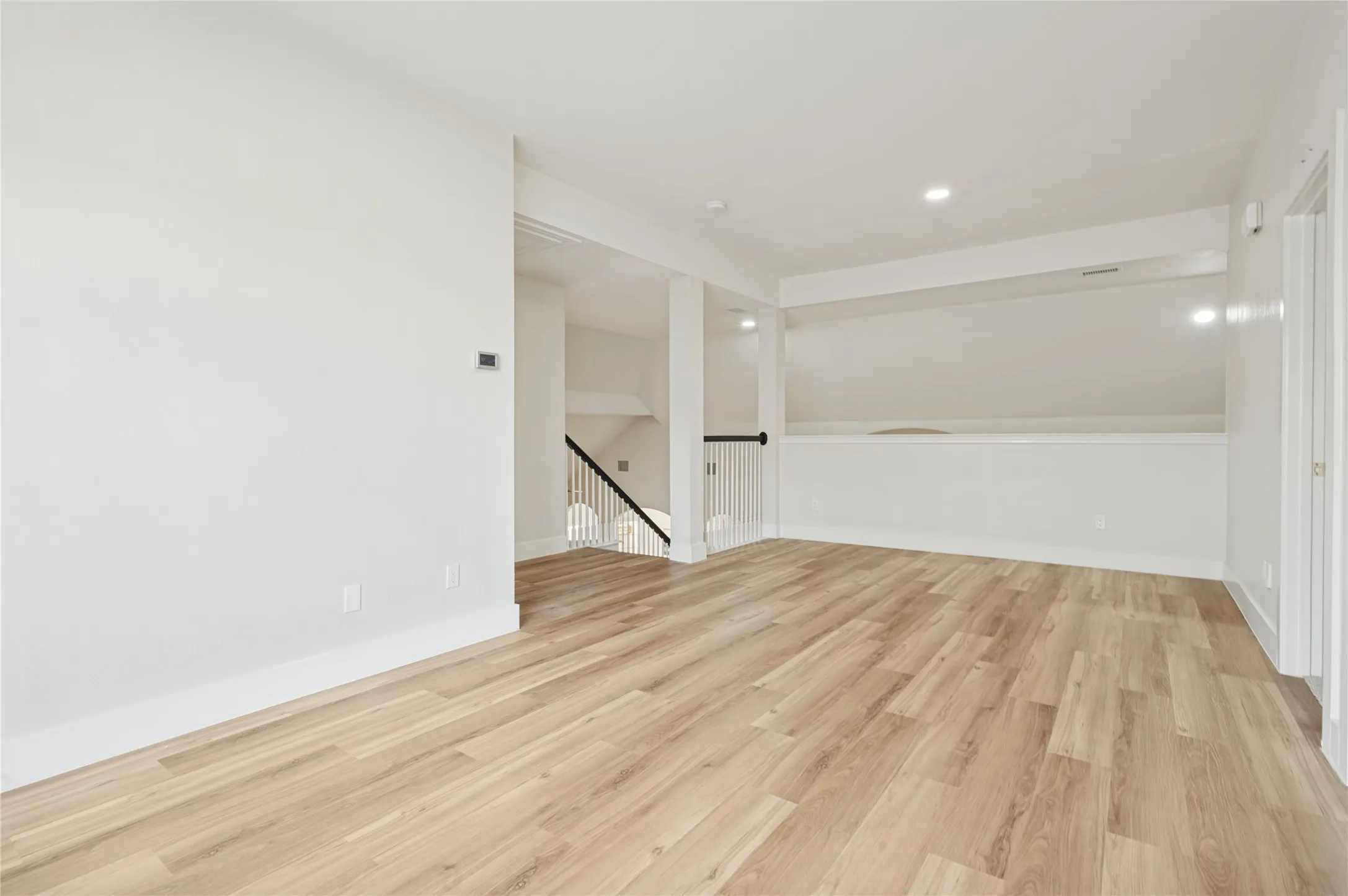 Single Family Residence For Sale in Tarrant County , 8211 Shoshoni Drive, Arlington, Texas 76002, 5 Bedroom, 3 Bathroom, 2 Garage spaces, 2,778 Sqft, built in 2000, mls#21388981, Real Estate Agent in Arlington, Homes For Sale in Tarrant county, Homes For Sale in Arlington, Realtor in Arlington Texas, Real Estate Brokerage Independent Realty Texas, Luminita Cordes Realtor