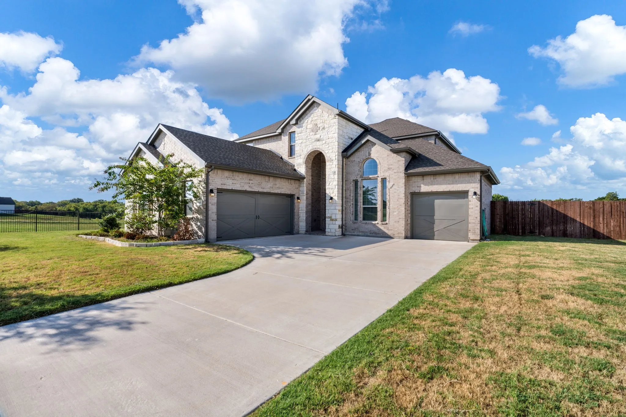 Single Family Residence For Sale in Ellis County , 626 Poppie Lane, Midlothian, Texas 76065, 4 Bedroom, 4 Bathroom, 3 Garage spaces, 2,856 Sqft, built in 2024, mls#21390559, Real Estate Agent in Midlothian, Homes For Sale in Ellis county, Homes For Sale in Midlothian, Realtor in Midlothian Texas, Real Estate Brokerage Independent Realty Texas, Luminita Cordes Realtor