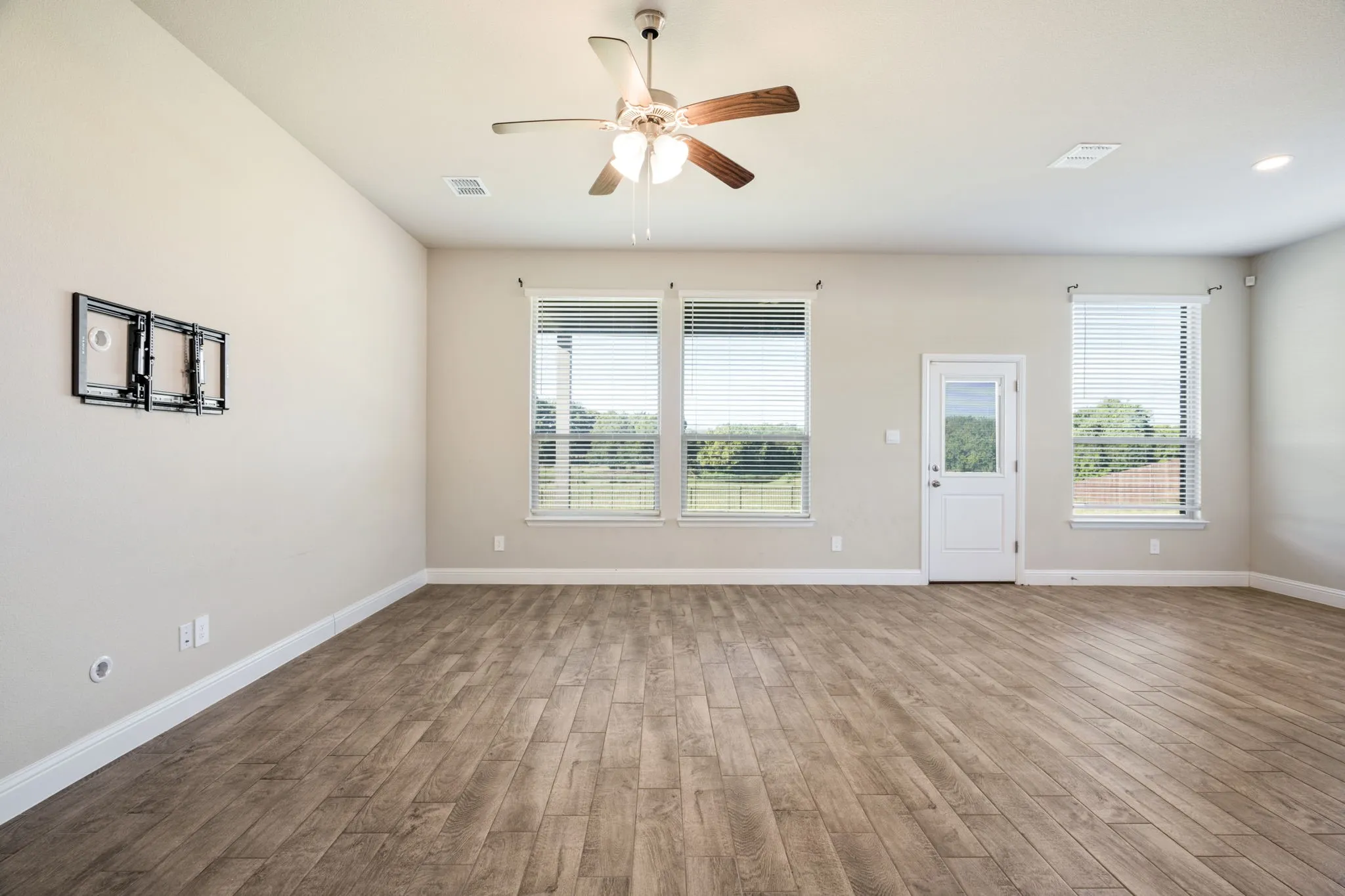 Single Family Residence For Sale in Ellis County , 626 Poppie Lane, Midlothian, Texas 76065, 4 Bedroom, 4 Bathroom, 3 Garage spaces, 2,856 Sqft, built in 2024, mls#21390559, Real Estate Agent in Midlothian, Homes For Sale in Ellis county, Homes For Sale in Midlothian, Realtor in Midlothian Texas, Real Estate Brokerage Independent Realty Texas, Luminita Cordes Realtor