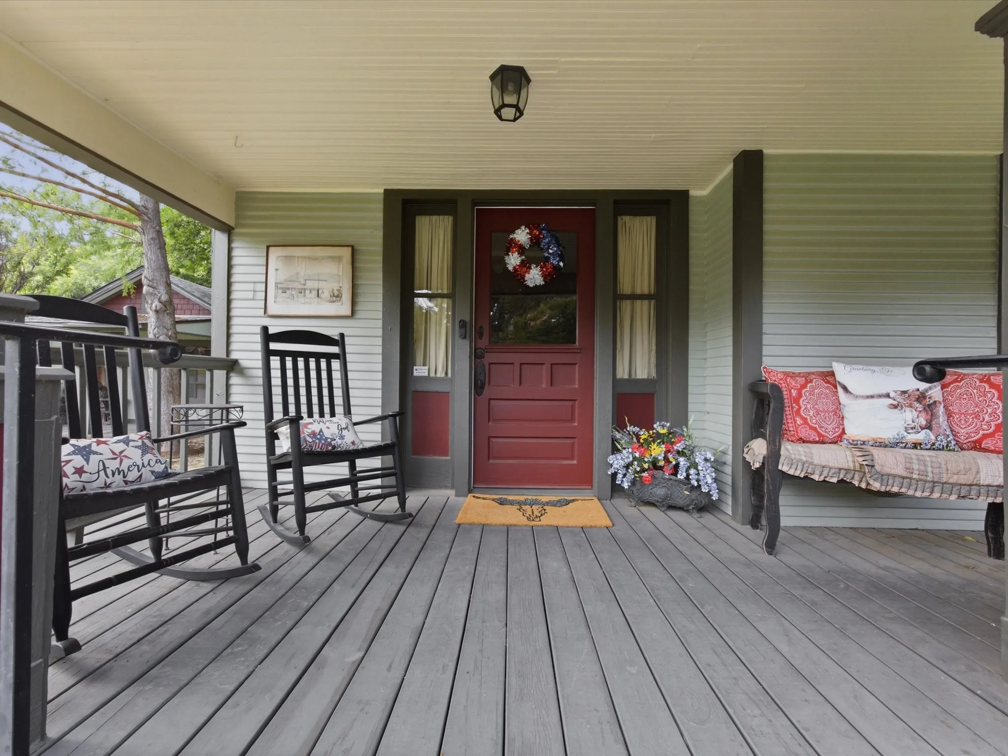 Single Family Residence For Sale in Hood County , 322 W Bridge Street, Granbury, Texas 76048, 2 Bedroom, 3 Bathroom, 2 Garage spaces, 1,554 Sqft, built in 1914, mls#21390570, Real Estate Agent in Granbury, Homes For Sale in Hood county, Homes For Sale in Granbury, Realtor in Granbury Texas, Real Estate Brokerage Independent Realty Texas, Luminita Cordes Realtor