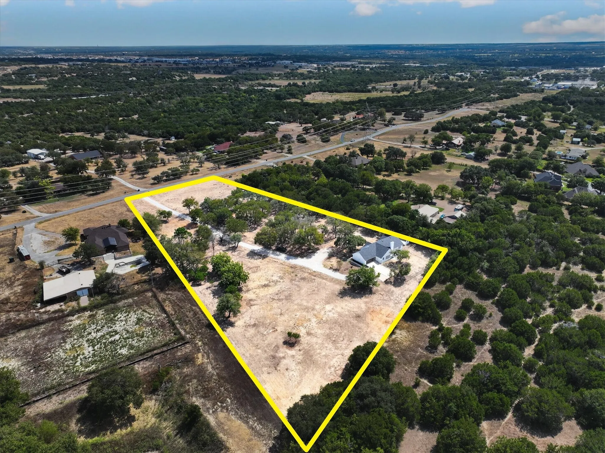 Single Family Residence For Sale in Parker County , 111 Woodcrest Street, Weatherford, Texas 76087, 3 Bedroom, 2 Bathroom, 2 Garage spaces, 1,968 Sqft, built in 1978, mls#21390509, Real Estate Agent in Weatherford, Homes For Sale in Parker county, Homes For Sale in Weatherford, Realtor in Weatherford Texas, Real Estate Brokerage Independent Realty Texas, Luminita Cordes Realtor