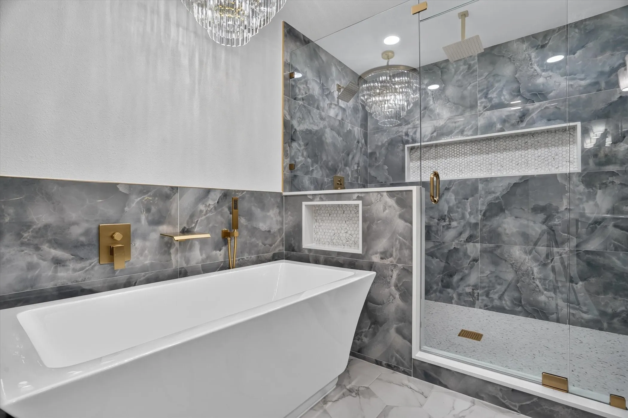 Single Family Residence For Sale in Parker County , 111 Woodcrest Street, Weatherford, Texas 76087, 3 Bedroom, 2 Bathroom, 2 Garage spaces, 1,968 Sqft, built in 1978, mls#21390509, Real Estate Agent in Weatherford, Homes For Sale in Parker county, Homes For Sale in Weatherford, Realtor in Weatherford Texas, Real Estate Brokerage Independent Realty Texas, Luminita Cordes Realtor